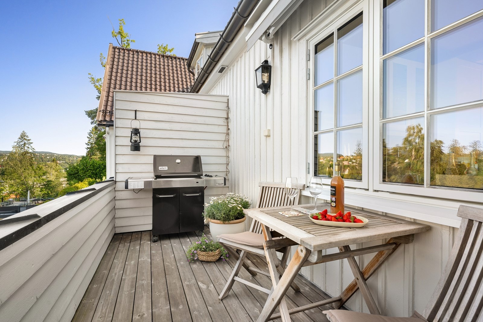 Balkongen er vestvendt med gode solforhold. C. 8 kvm. Galleribilde