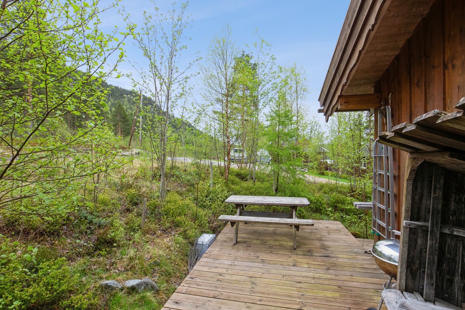 Uteplass på baksiden av hytta Galleribilde