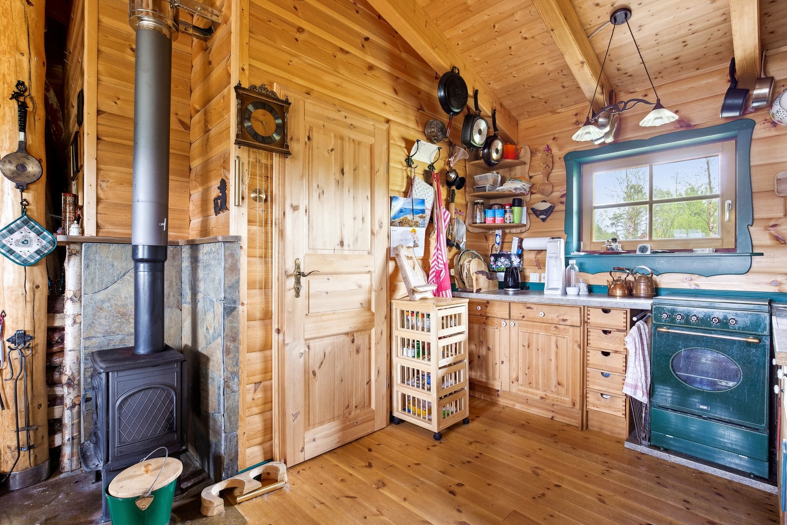 Hytta har vedfyring Galleribilde
