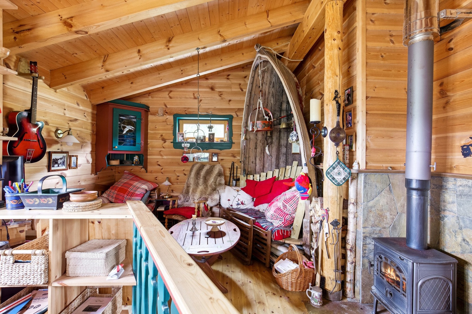 Stuen har vedfyring Galleribilde