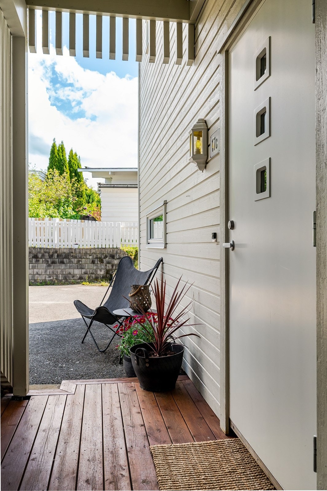 Inngangsparti som er overbygget. Galleribilde