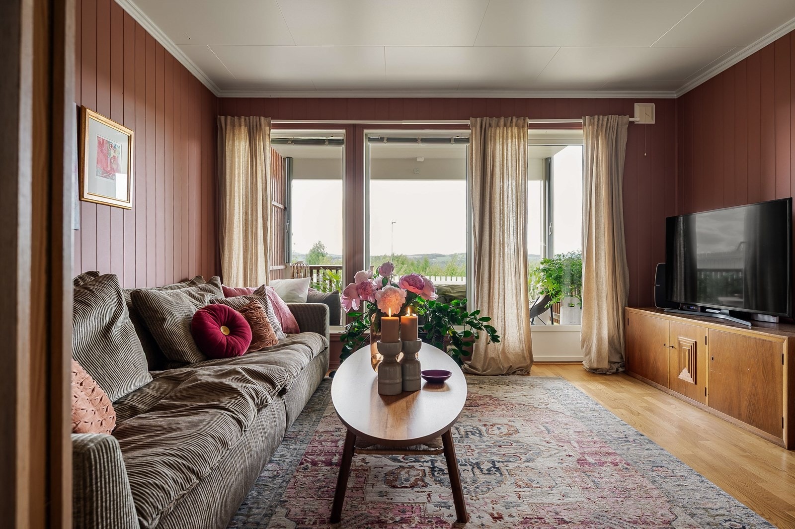 Plass til sofa, bord og tv-benk. Galleribilde