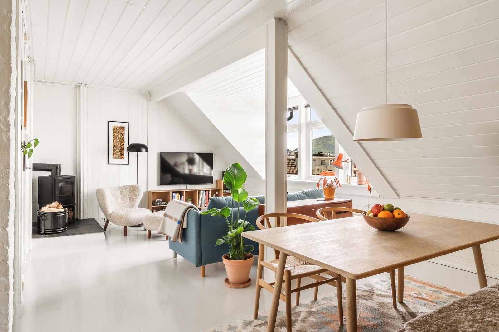 Planløsningen er funksjonell og godt utnyttet, og leiligheten virker større enn arealet tilsier. Galleribilde