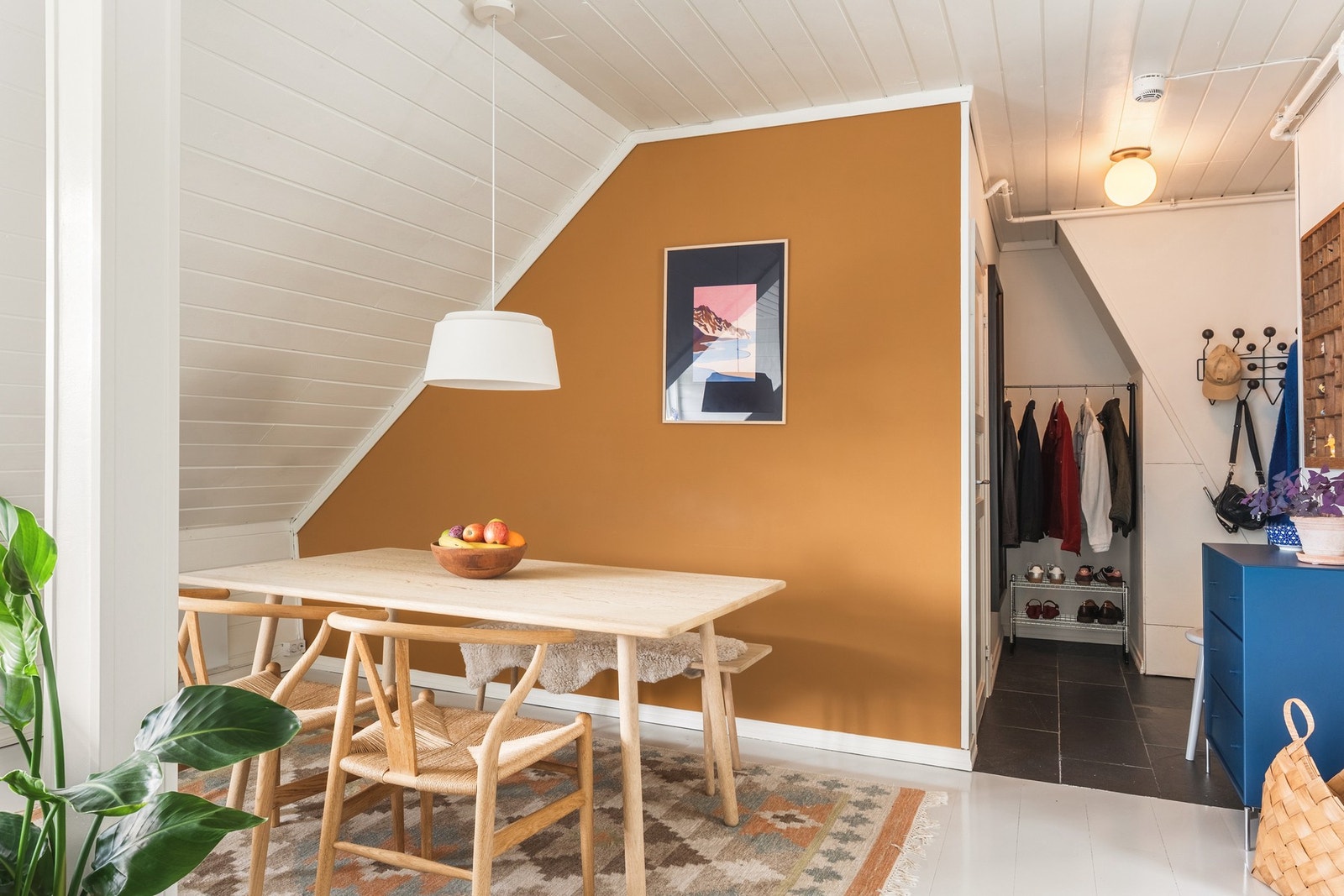 God plass til langbord i spisestuen. Galleribilde