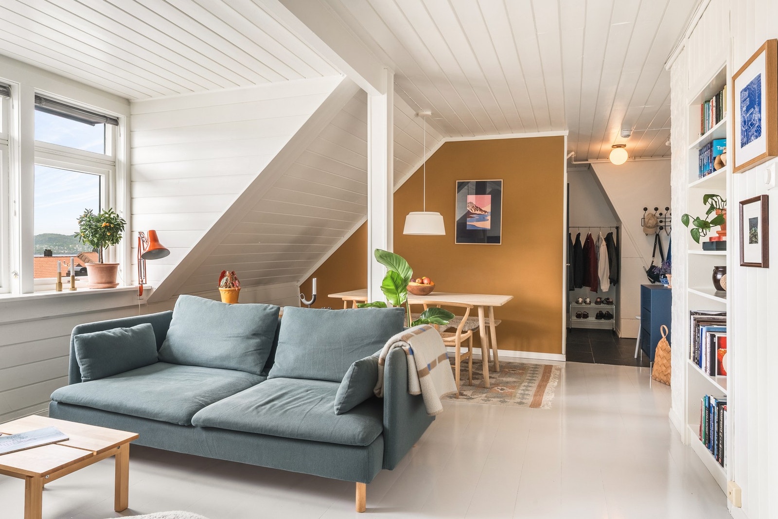 Stuen er koselig med flere soner. Galleribilde