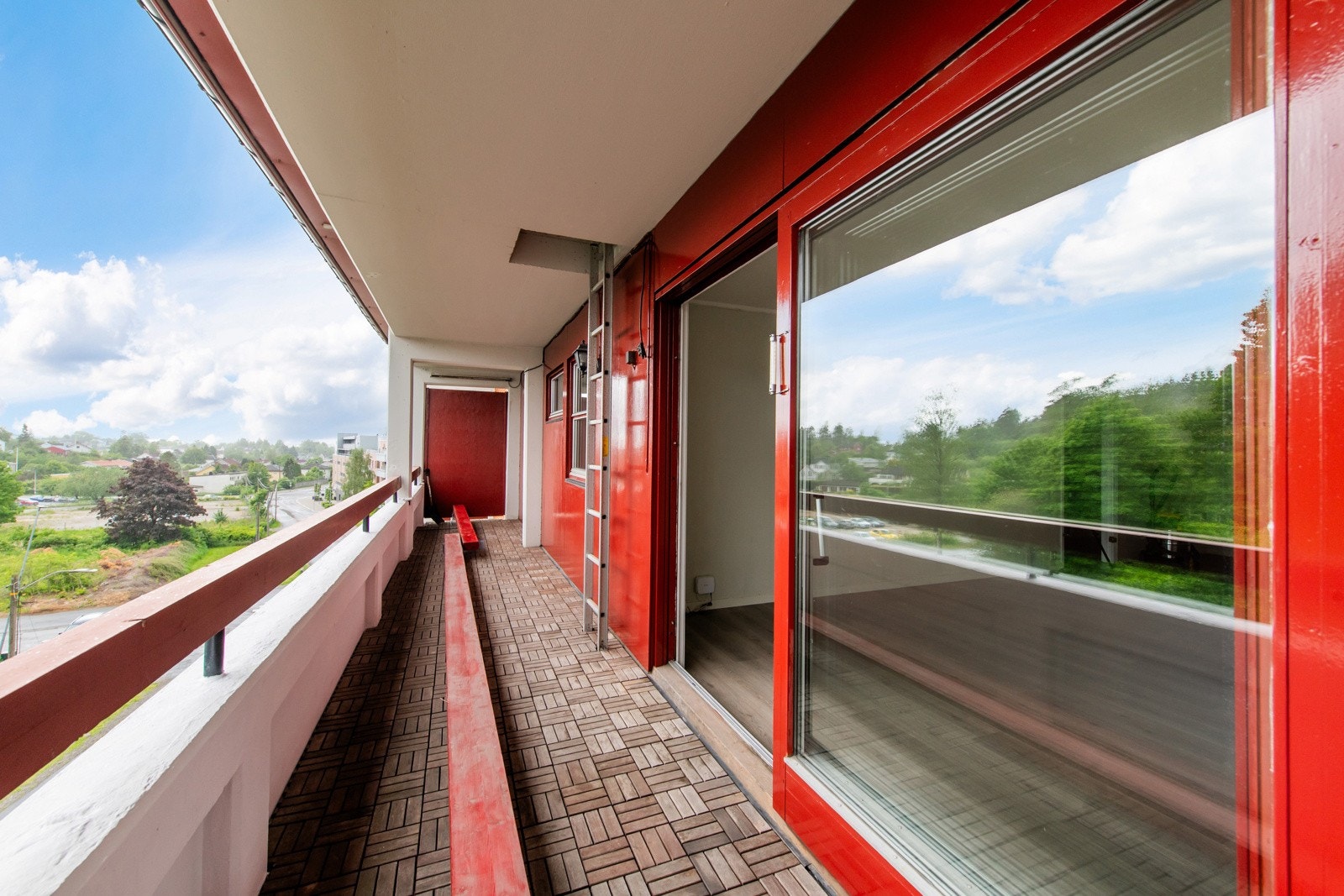 Balkong ( rekkeverk er under utskifting ) Galleribilde