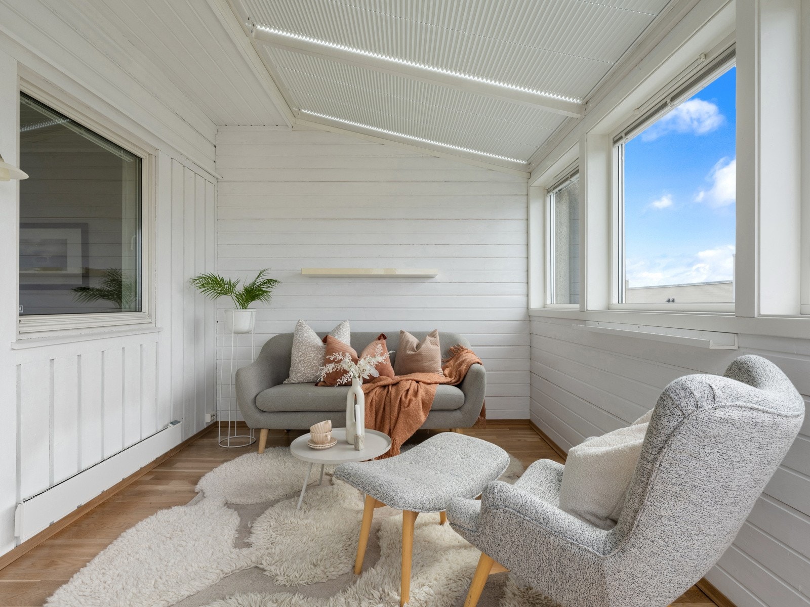 Eiendommen har også uteområder hvor man kan nyte morgenkaffen. Galleribilde