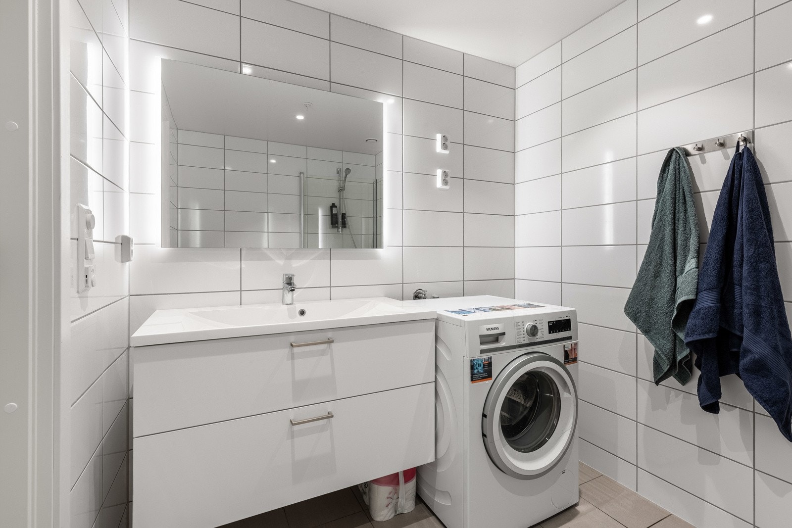 Det er elektriske varmekabler på baderommet for enkel regulering av varme. Galleribilde