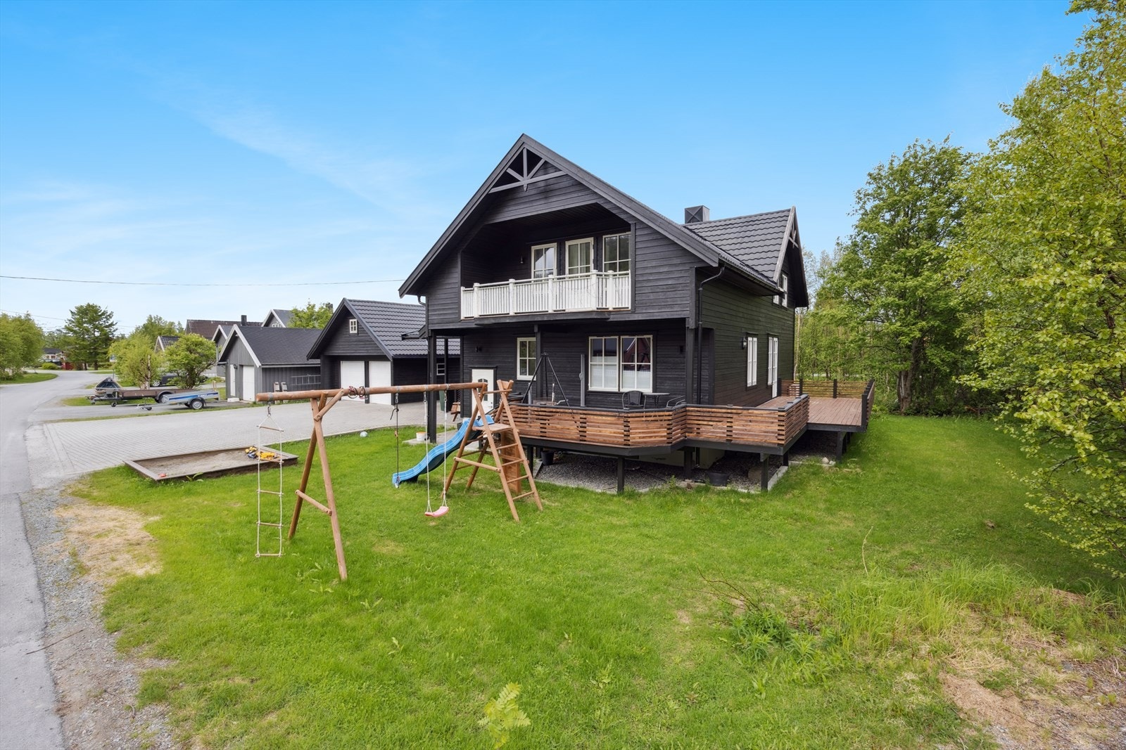 Raappanavegen 13 presenteres av Johan Aslak Somby v/DNB Eiendom. Galleribilde