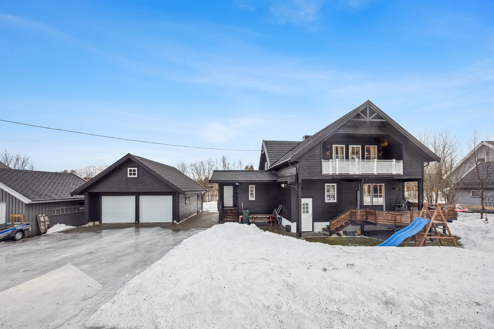 Velkommen til Raappanavegen 13, presentert av Johan Aslak Somby for DNB Eiendom Galleribilde