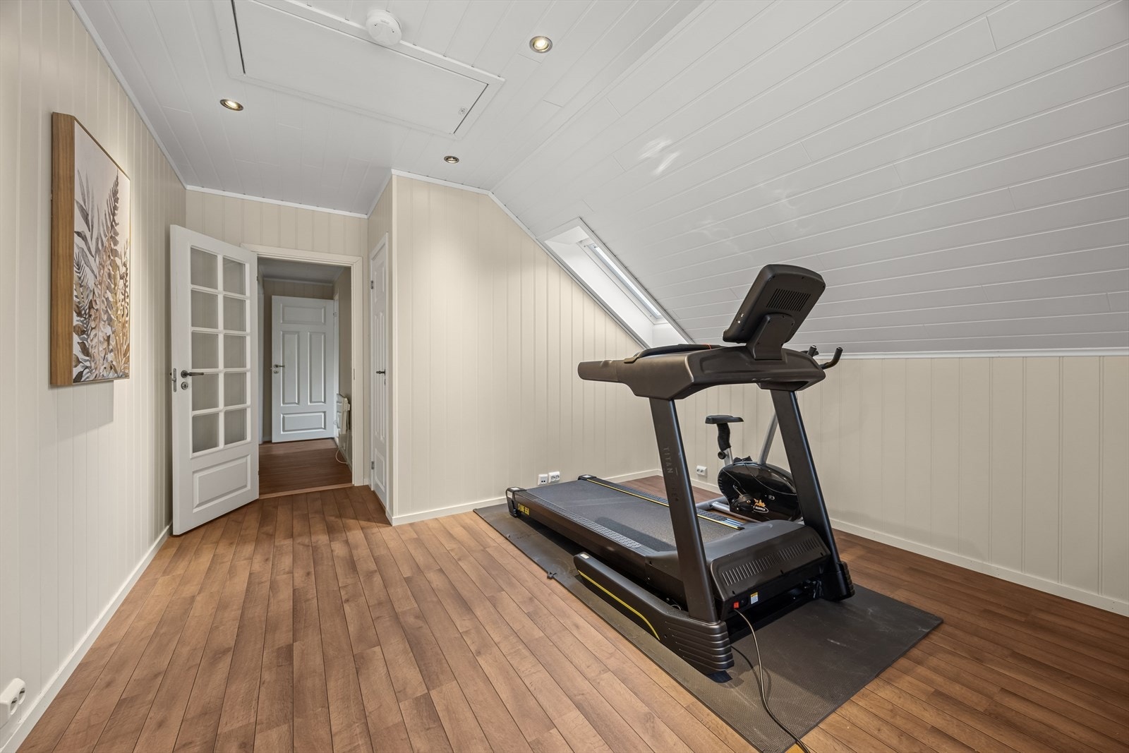 I loftsetasjen finner du en loftstue. Galleribilde