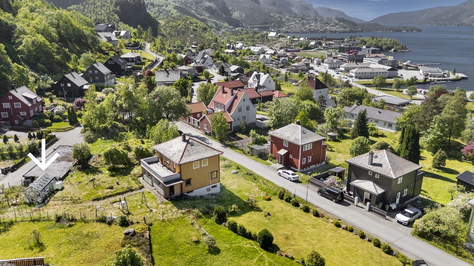 Ein garasjeplass i rekke følge med bustaden Galleribilde