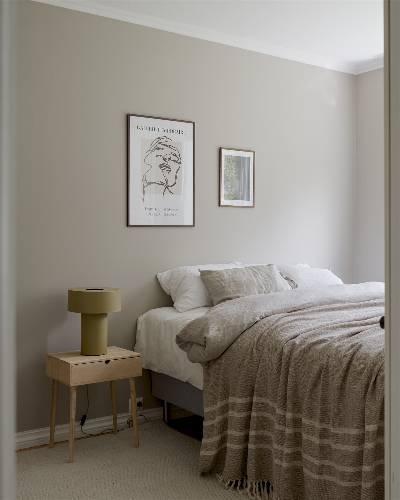 Begge soverommene vender ut mot bakgården Galleribilde