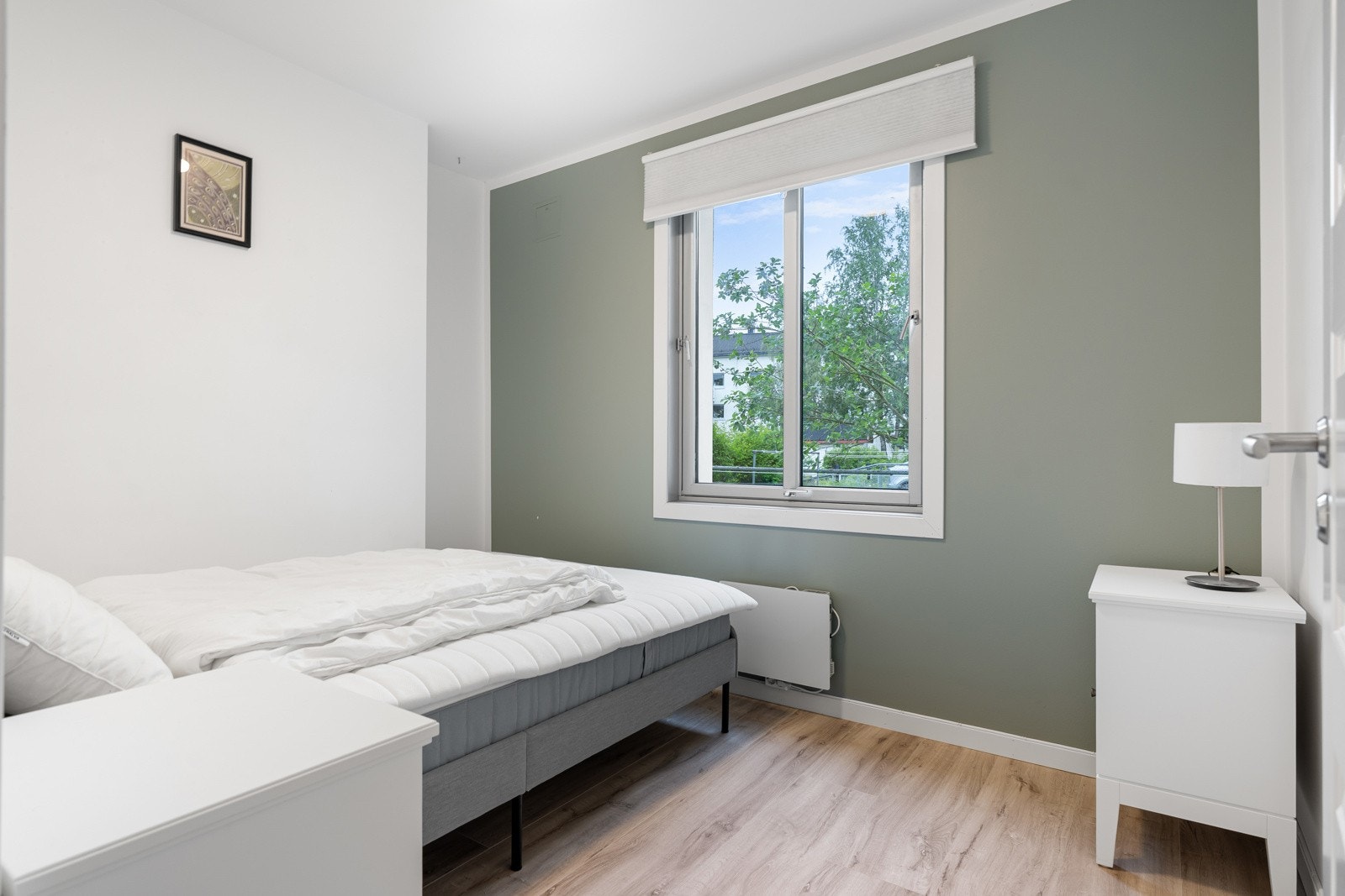 Soverommet har god plass til stor seng og garderobeløsning. Galleribilde