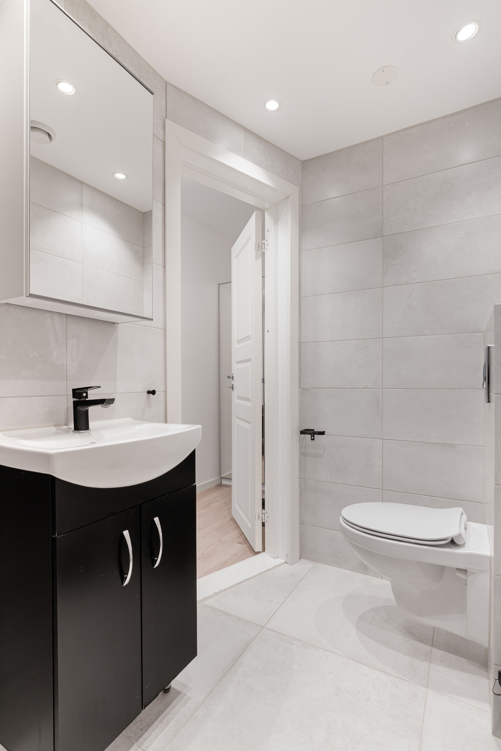 Det er også utstyrt med toalett og opplegg for vaskemaskin. Galleribilde