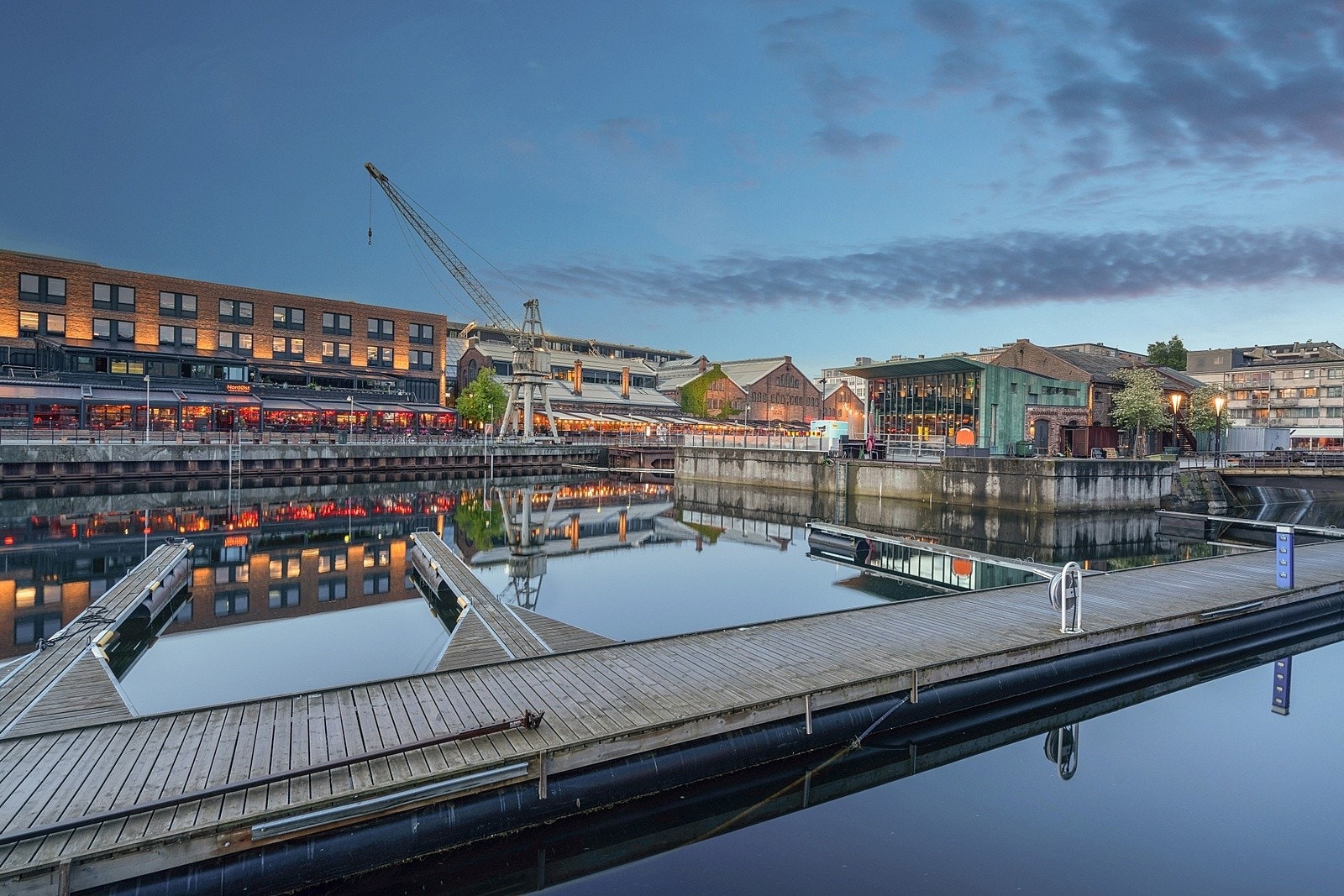 Solsiden/Nedre Elvehavn ligger ca. 10 min til fots fra leiligheten, og byr på gode shoppingsmuligheter og et yrende restaurant- og uteliv. Galleribilde