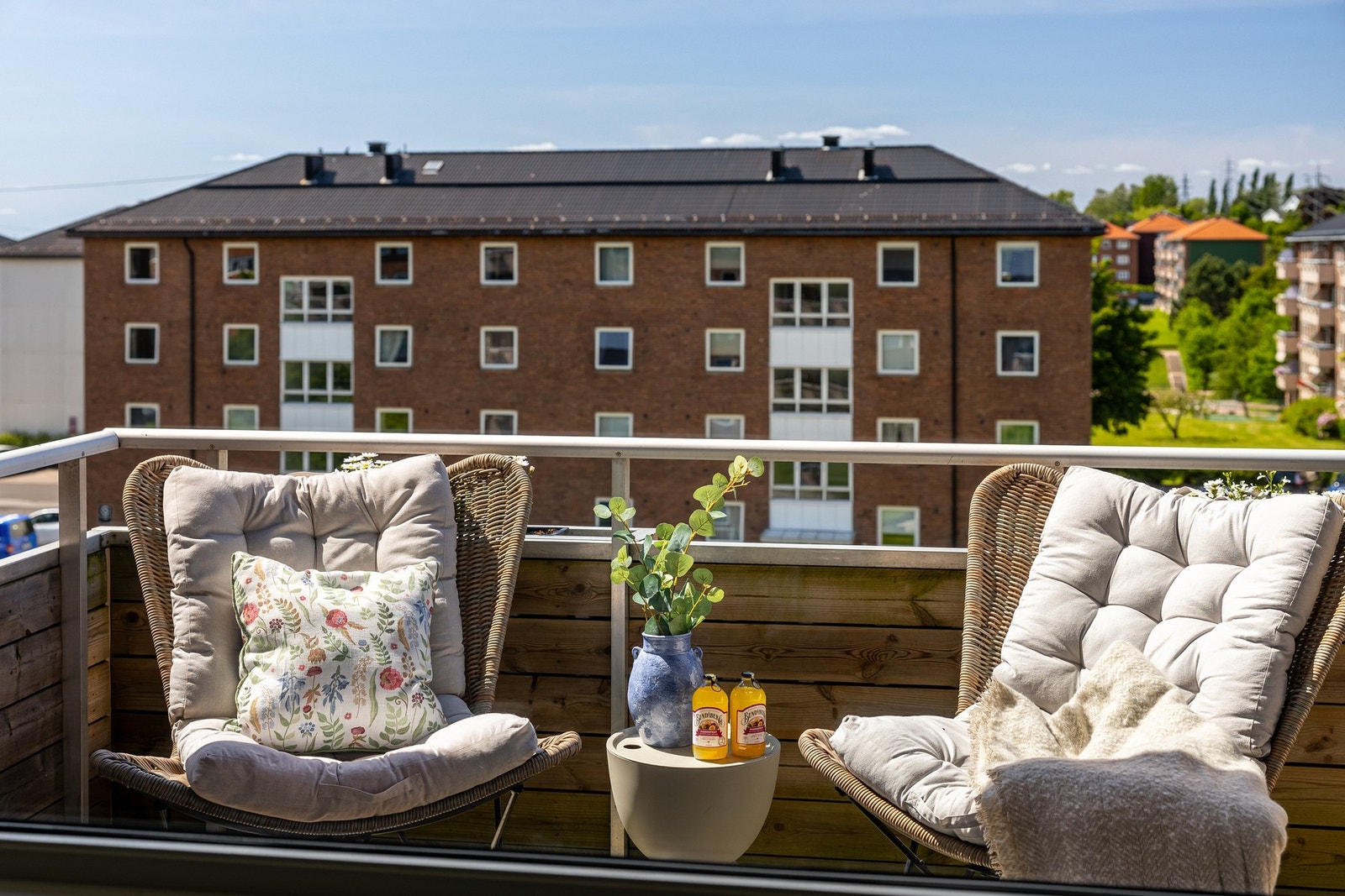 Balkongen er på hele 7 kvm, så her er det god plass til å innrede med utemøblement og grill. Galleribilde