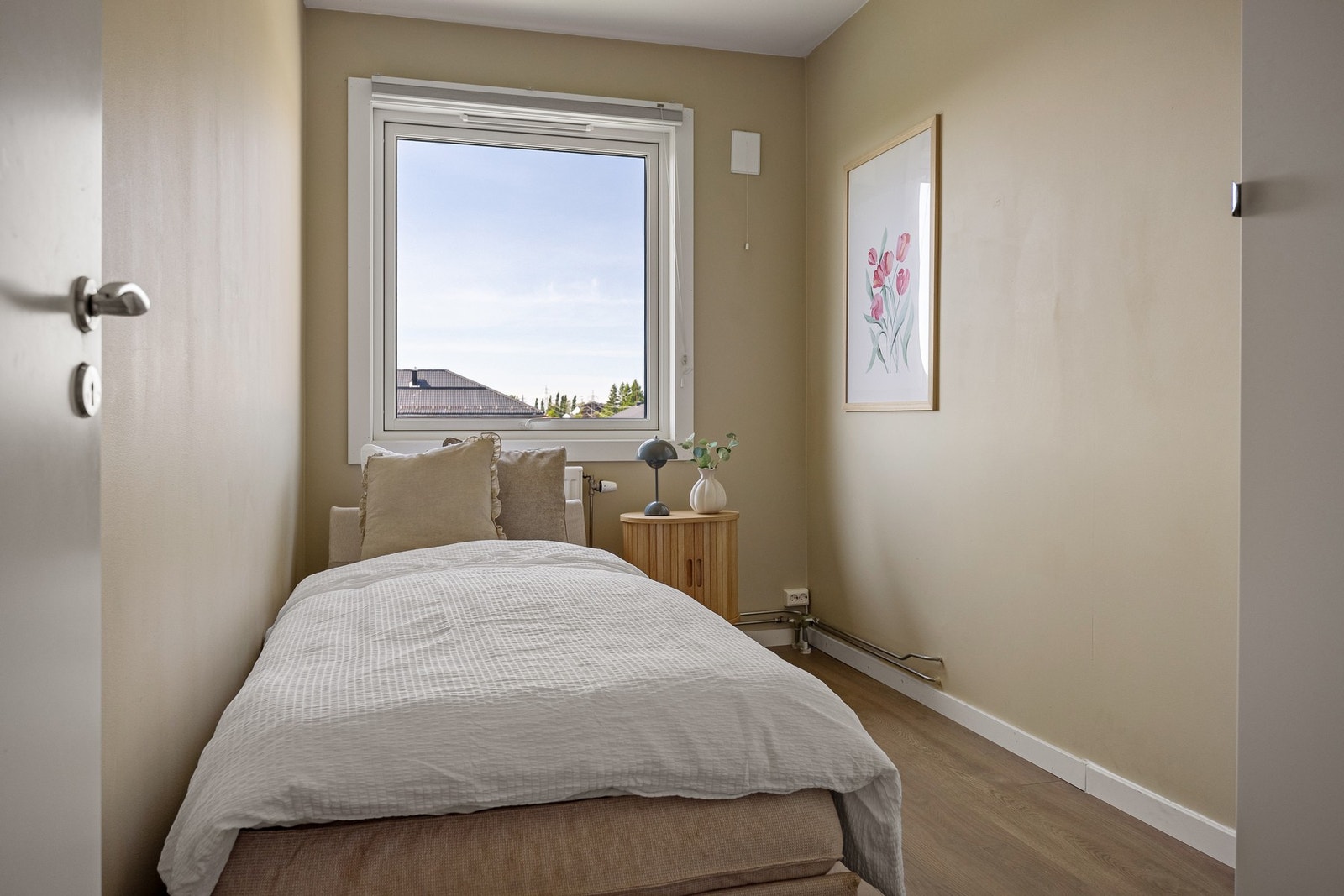 Soverom 2 med plass til seng og garderobe. Galleribilde