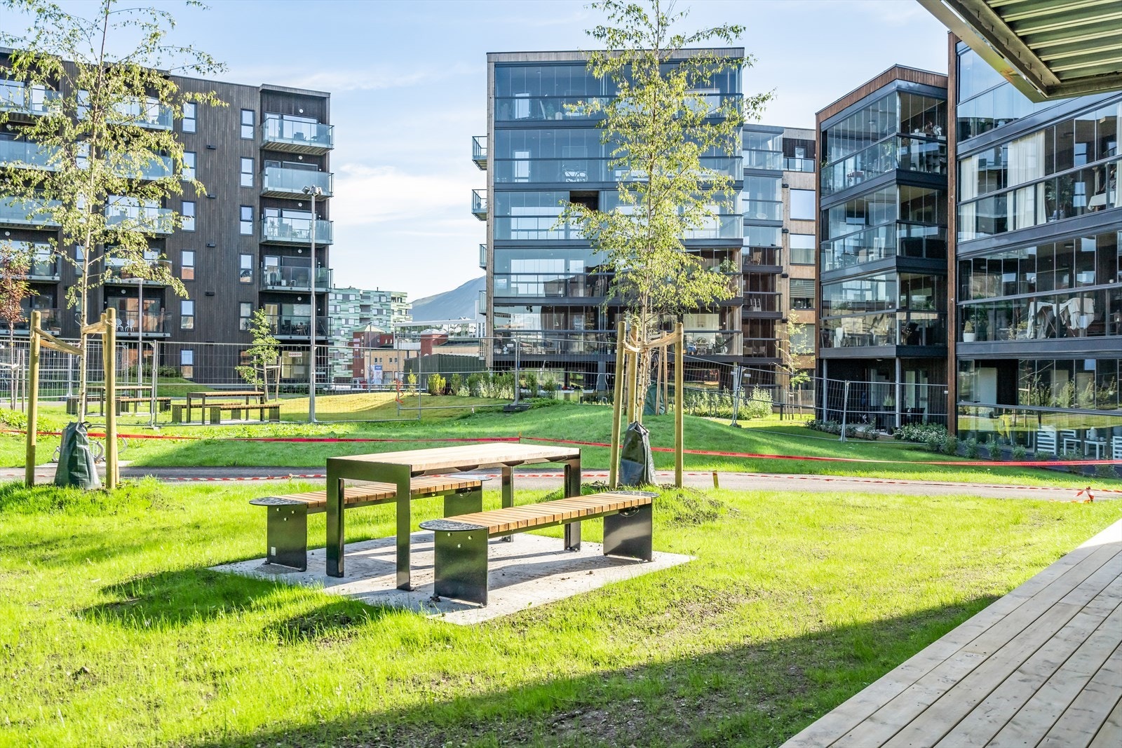 Det er montert fine sitteplasser på fellesområder. Galleribilde