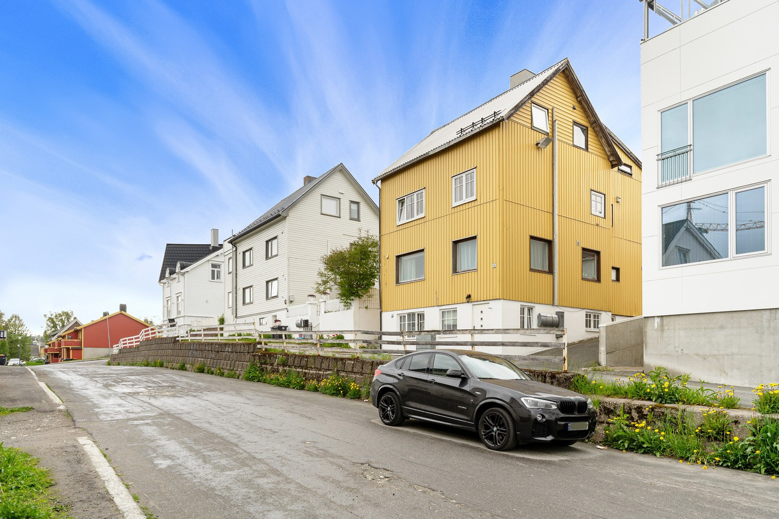 En fin 3-roms selveier i øvre del av sentrum.