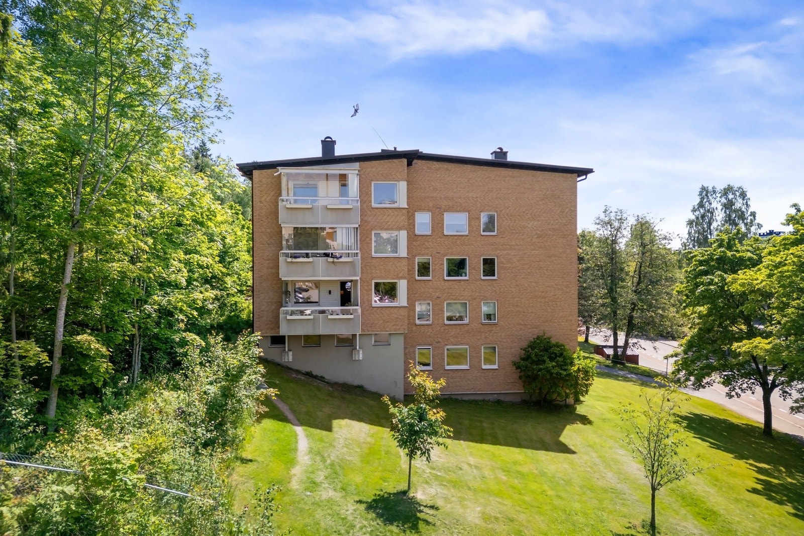Mulighet for leie av garasjeplass/biloppstillingsplass etter venteliste og ansiennitet Galleribilde