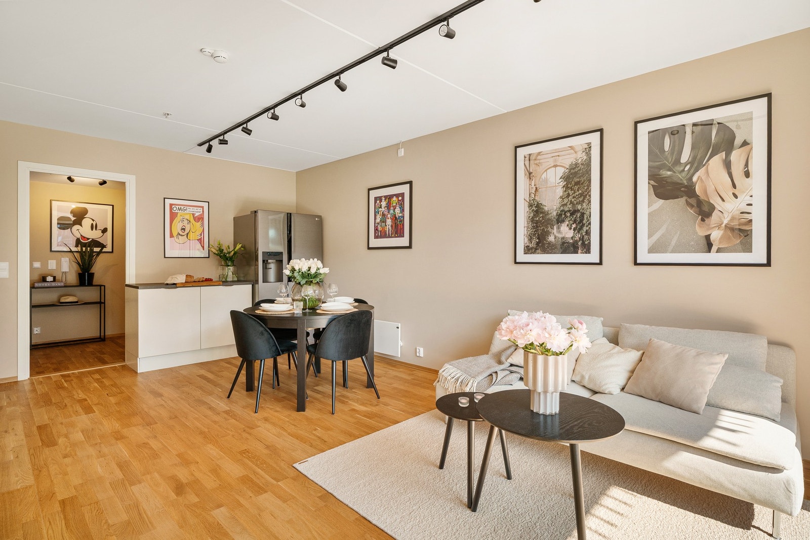 God plass til både sofagruppe og spisebordsgruppe. Galleribilde