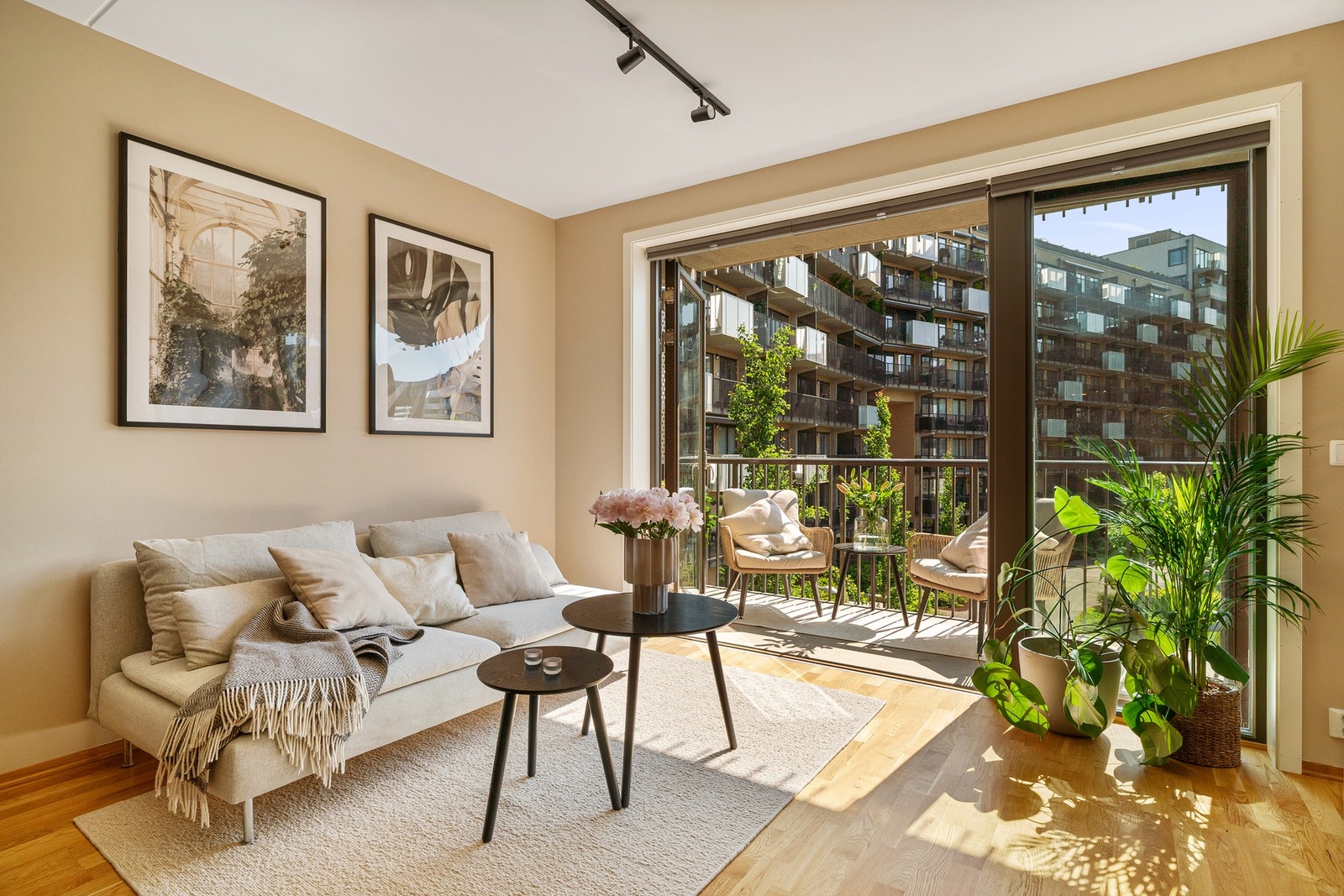 Boligen har lave felleskostnader på 3 538,- / mnd. med "alt" inkl. Galleribilde