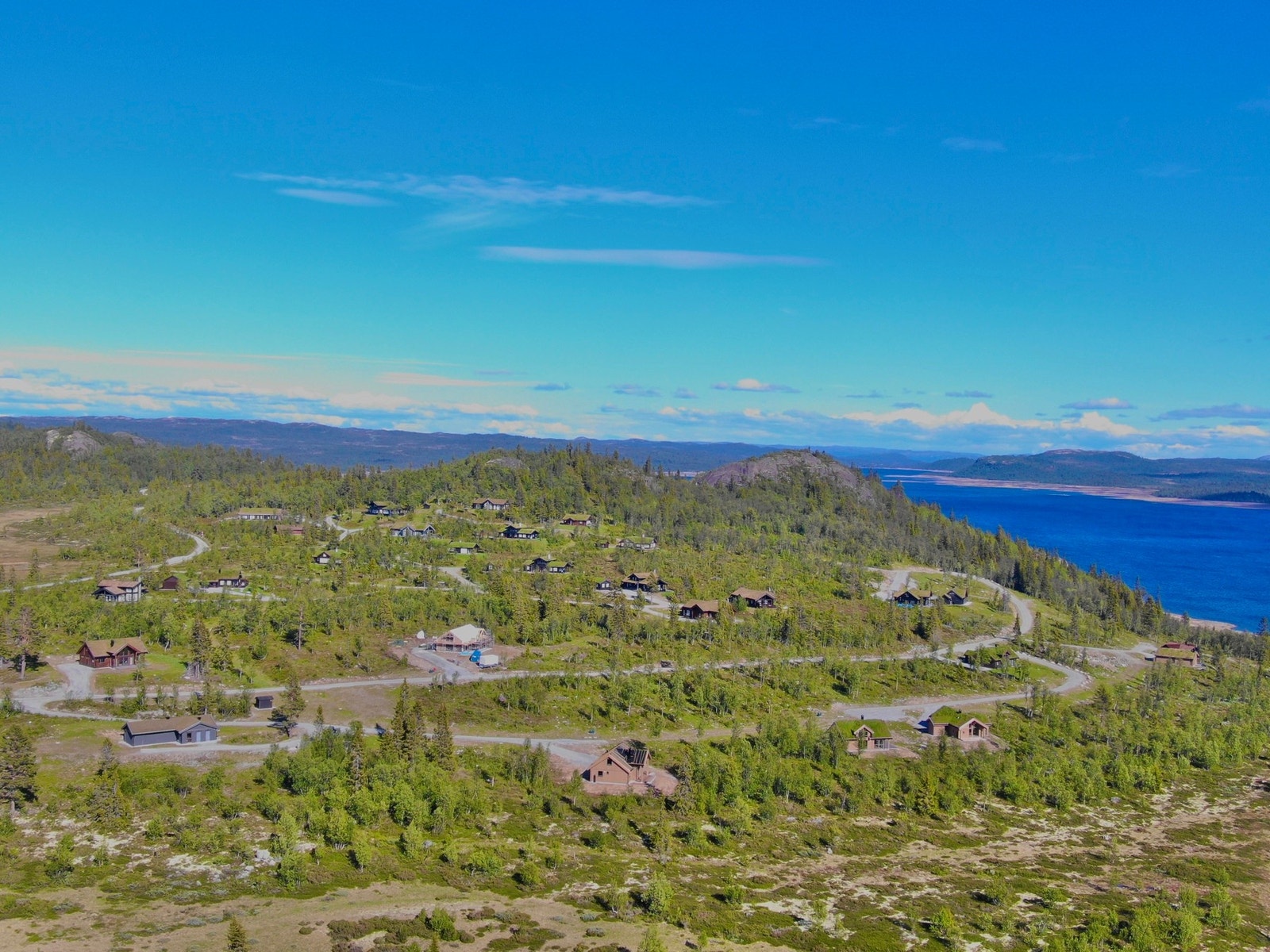 Sommeren fylles med fjellturer, sykkelstier, fiske og lange kvelder i solnedgangens skjær Galleribilde