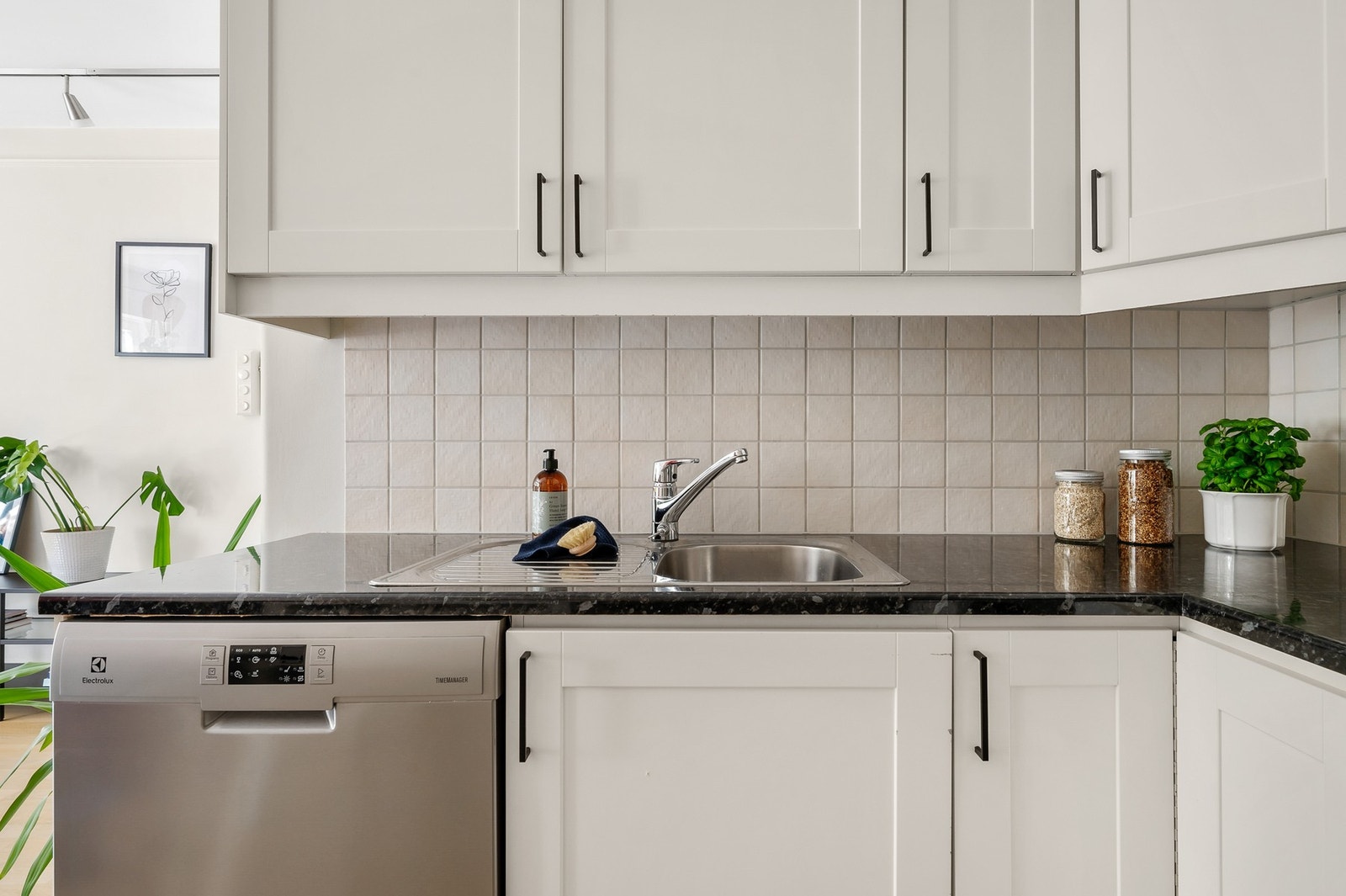 På kjøkkenet er det opplegg for oppvaskmaskin. Galleribilde