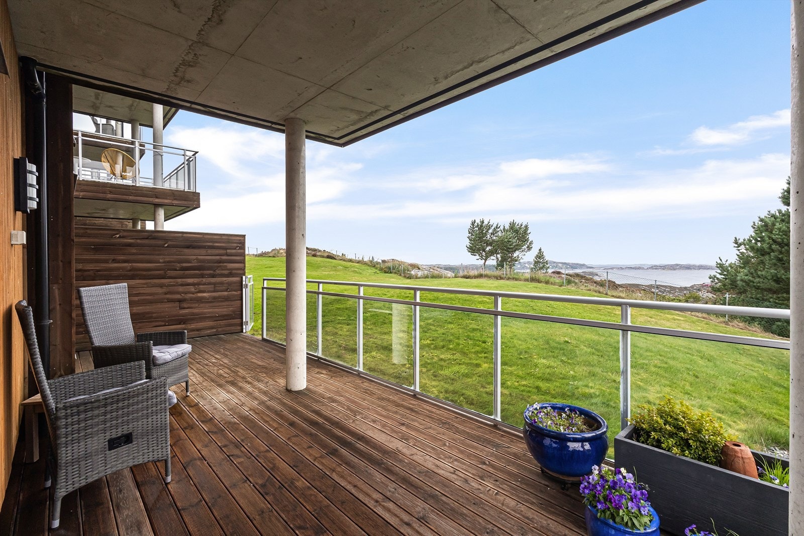 Terrasse måler 11,7 m² Galleribilde