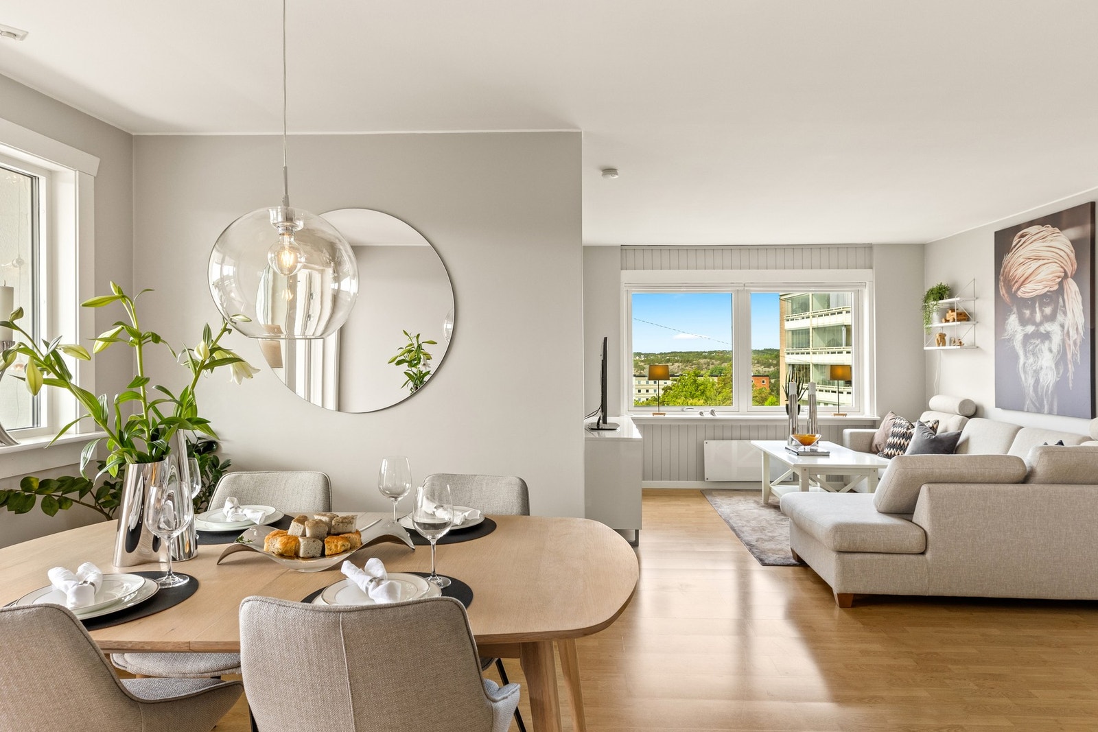 Boligen varmes opp med panelovn og varmekabel. Galleribilde