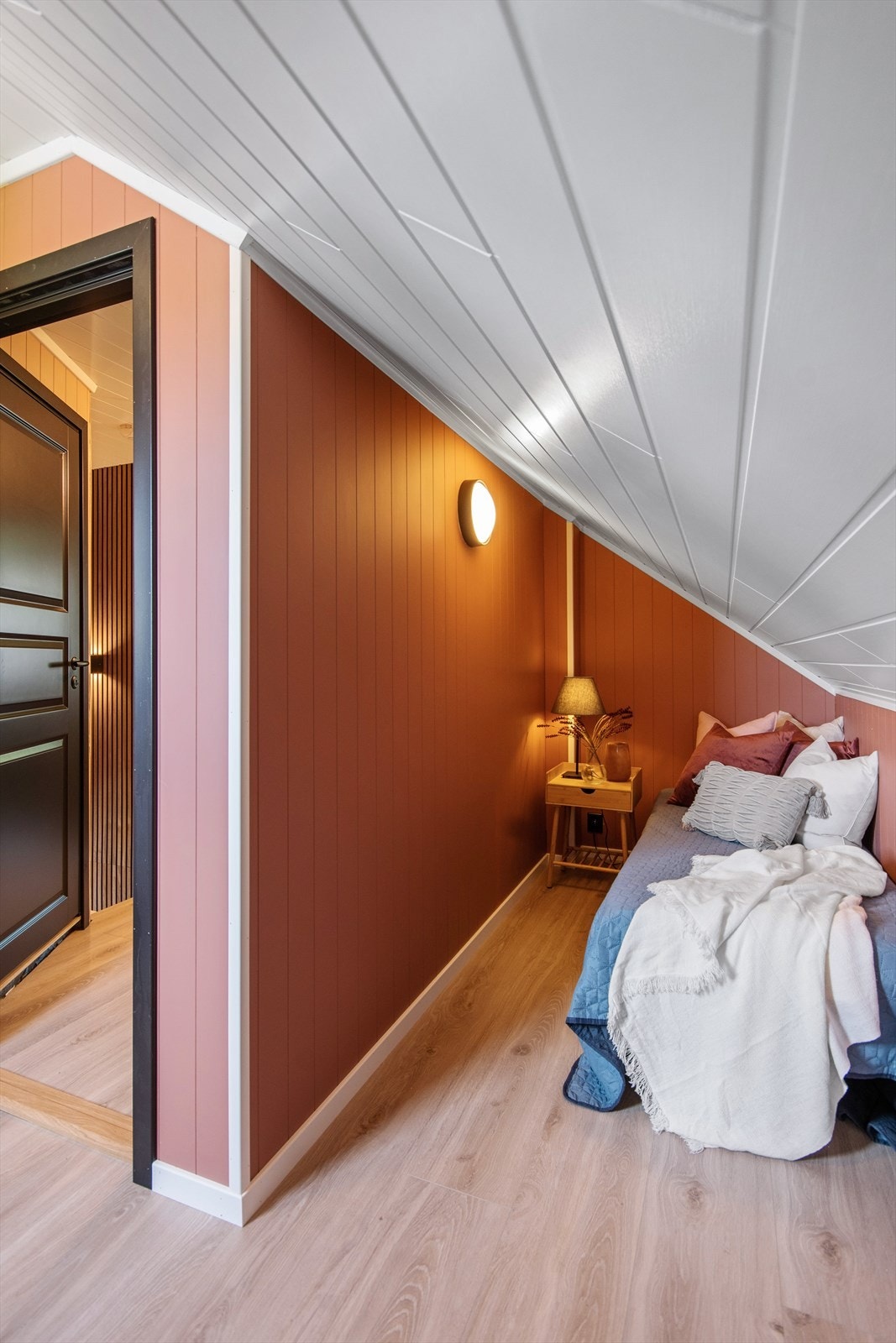 Rommet kan fint benyttes som stue, gjesterom, kontor eller garderobe. Galleribilde