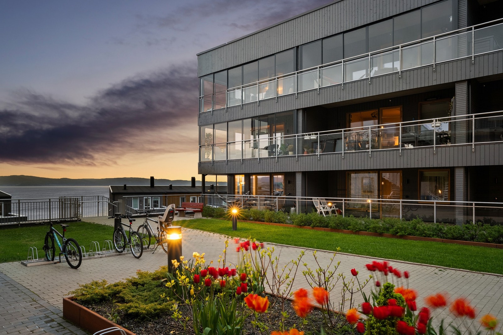 EiendomsMegler 1 v/Marius Aune Olsen har gleden av å presentere Væressletta 15 G - En særdeles flott 3-roms hjørneleilighet fra 2023 med moderne standard. Foto: Jens Martin Nervik Galleribilde