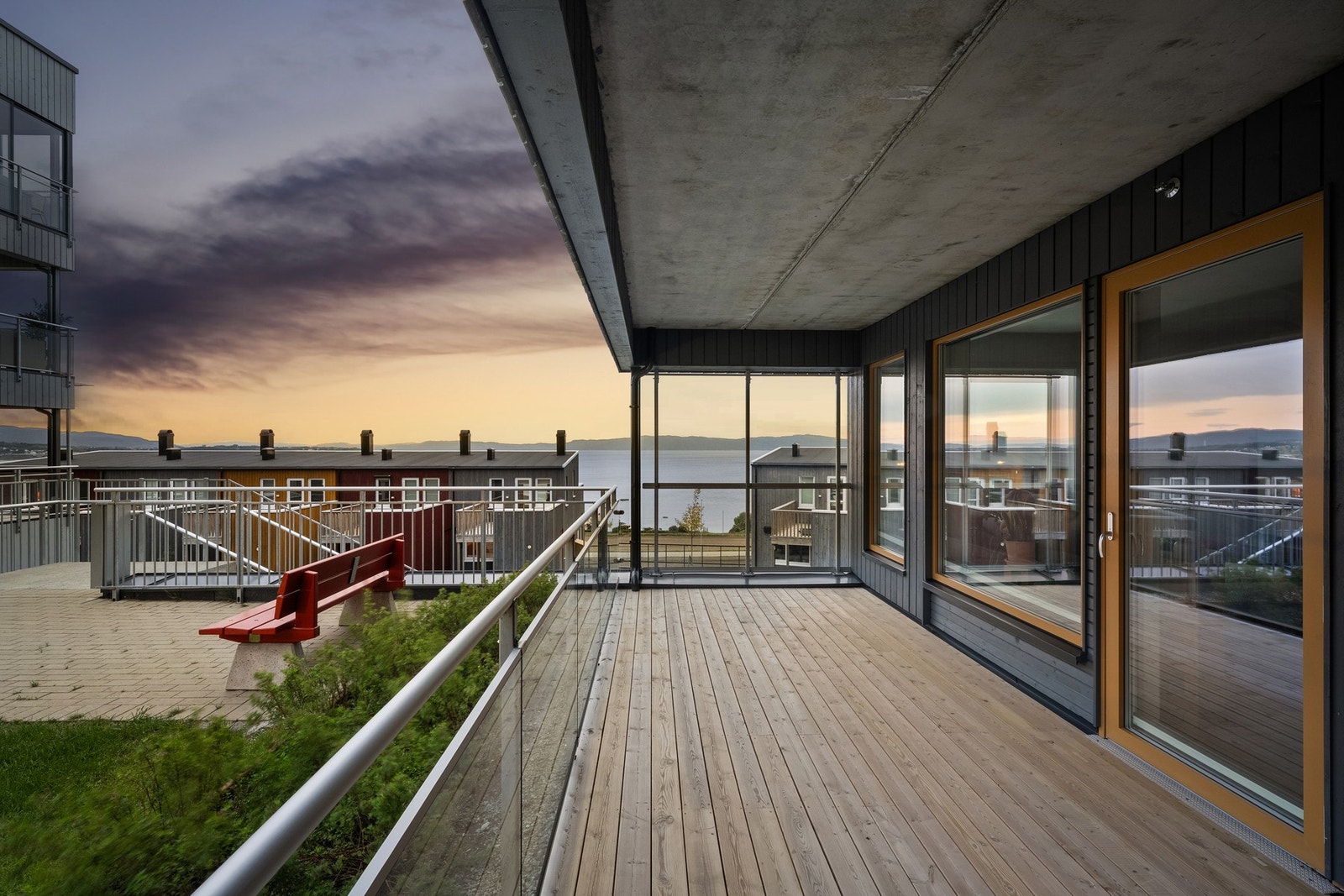 Terrassen er på 17,7 kvm, og byr derfor på gode møbleringsmuligheter. Galleribilde