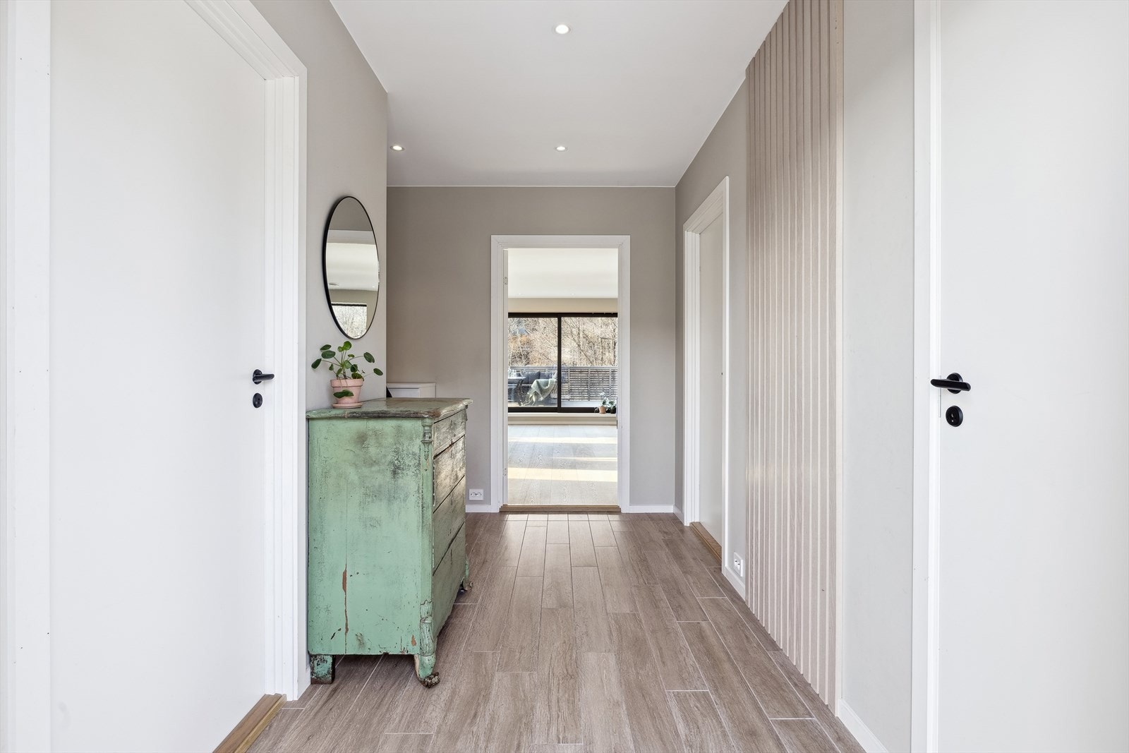 Gang / entre 2.etasje Galleribilde