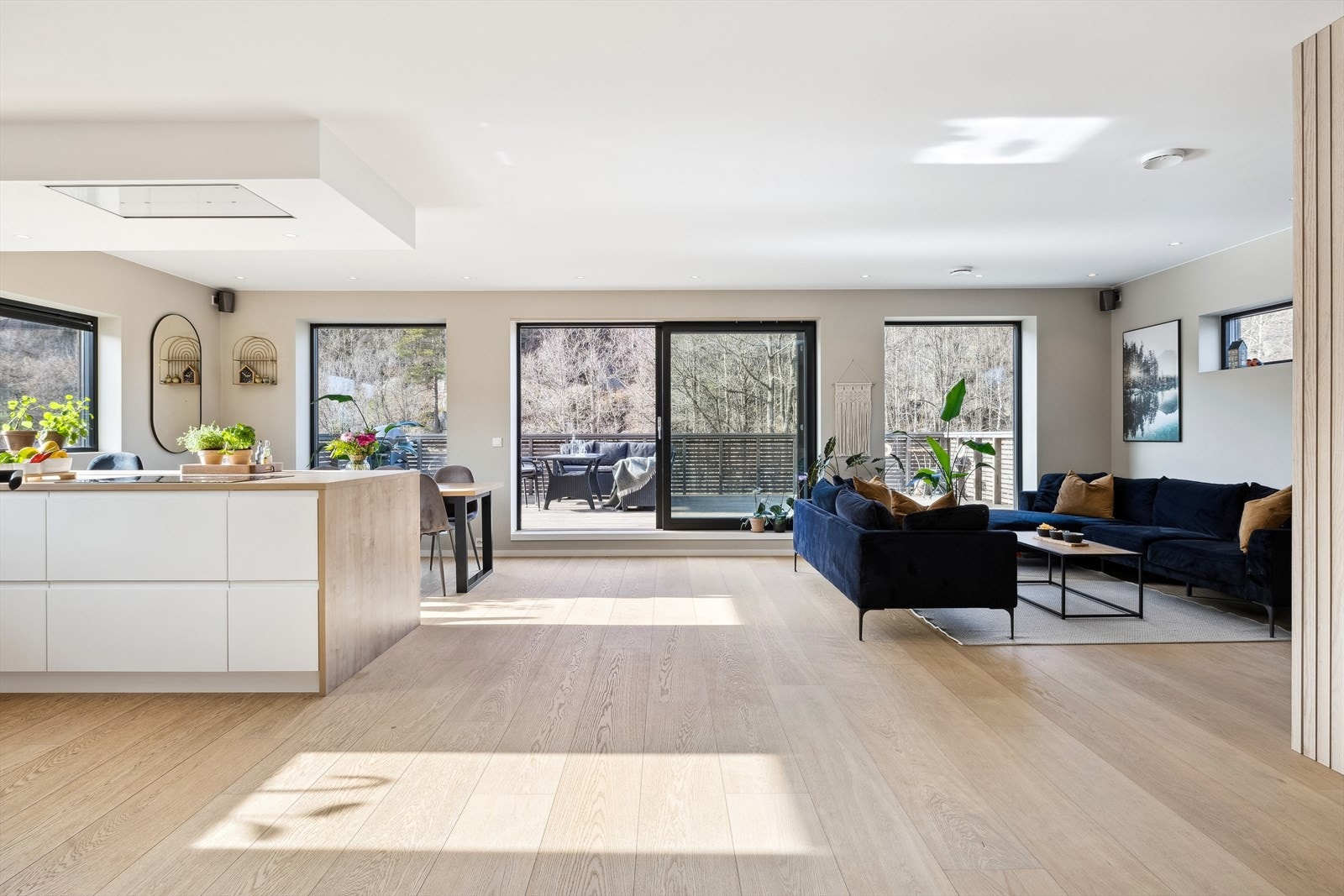 Velkommen til Bergstølvegen 49 presentert av Eiendomsmegler Norge v/ Kristoffer Lauvsland. Galleribilde