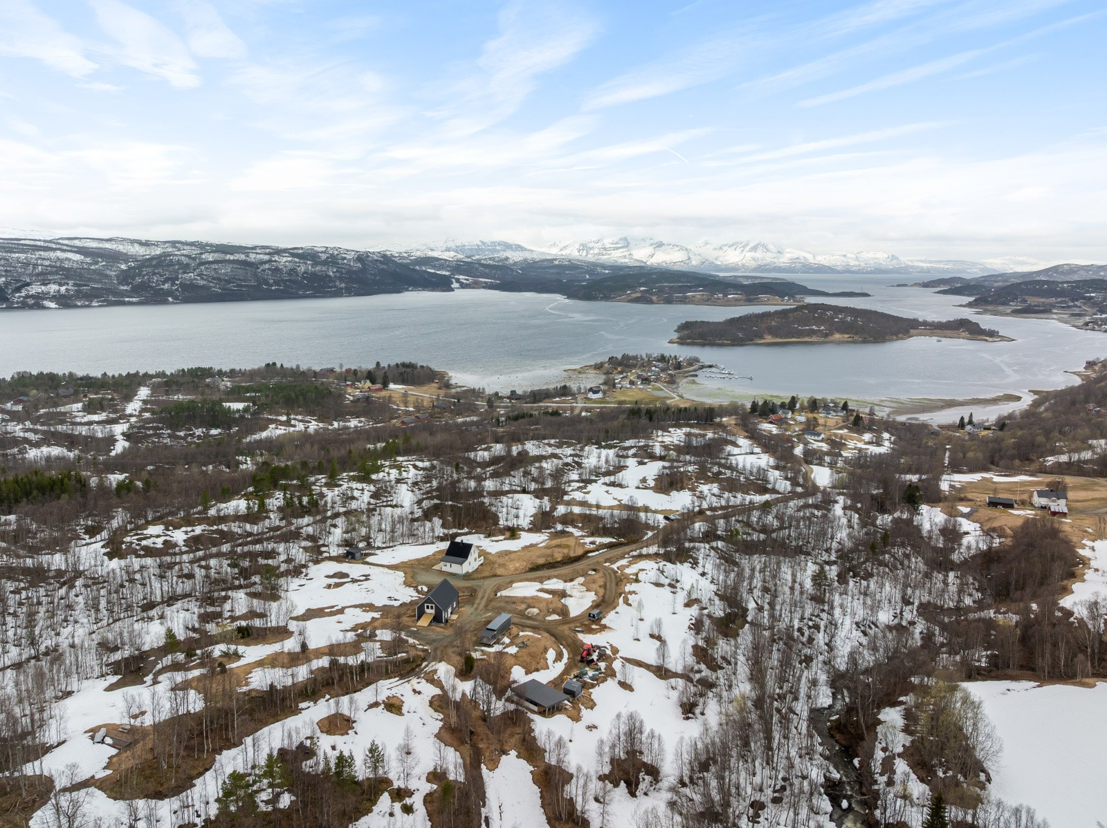 Velkommen til Malangsveien 527 - en sjelden mulighet for deg som søker det gode liv på landet!