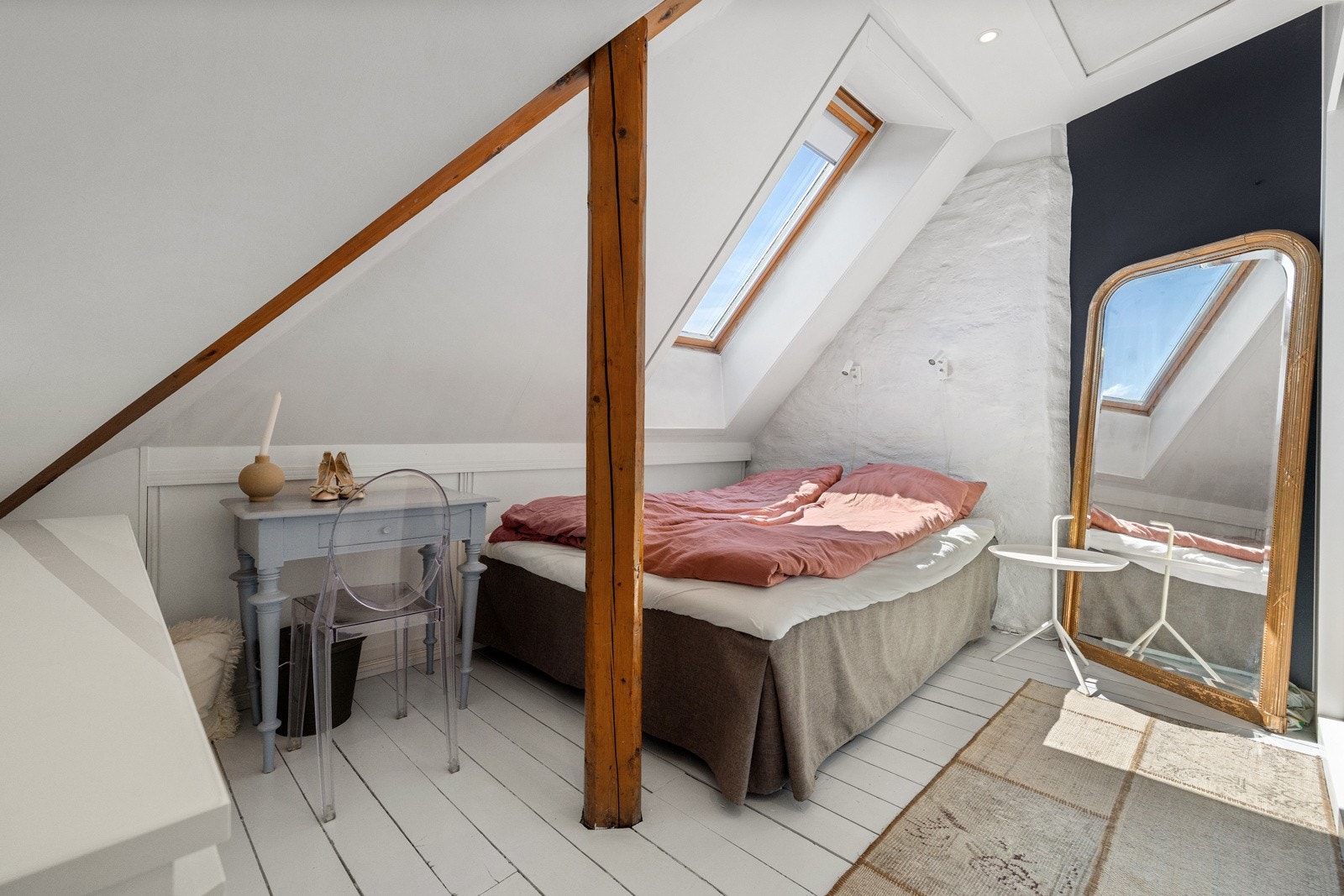 Hovedsoverommet har god plass til dobbeltseng og tilhørende møblement Galleribilde