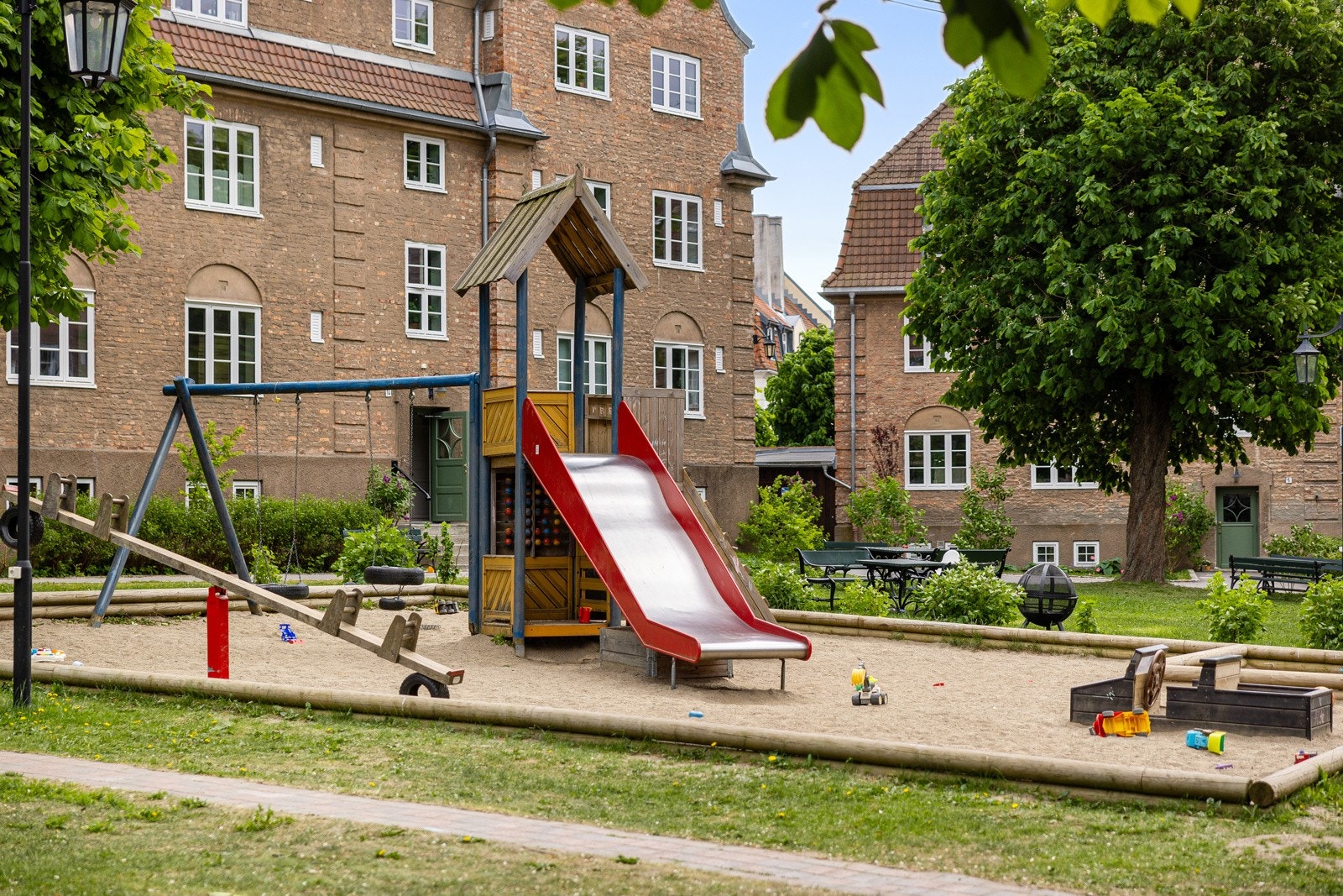 Her er det flere lekeplasser og sittebenker Galleribilde