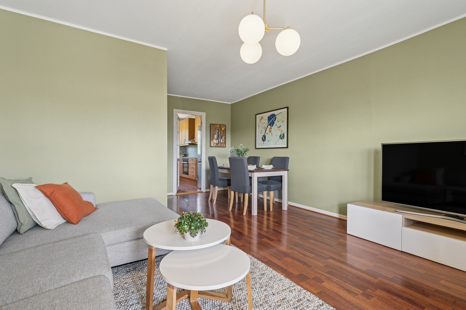 Boligen er overflatemalt i delikate farger de senere år. Galleribilde