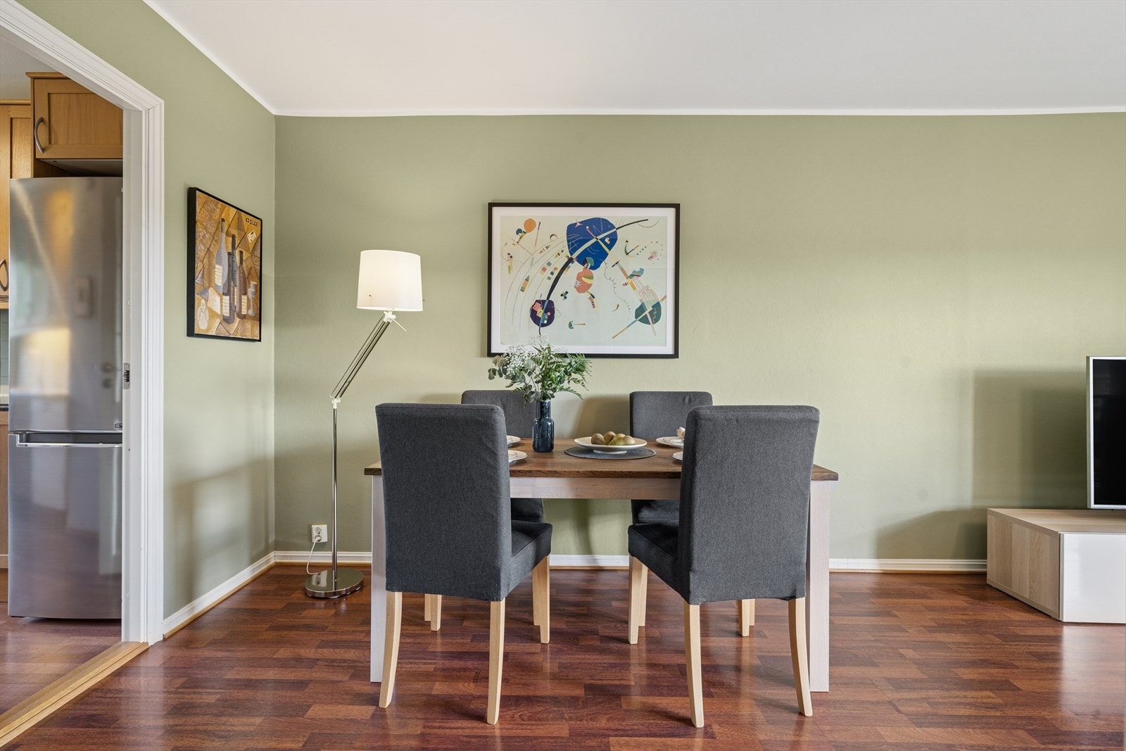 Fyring og varmtvann er inkludert i felleskostnadene. Galleribilde