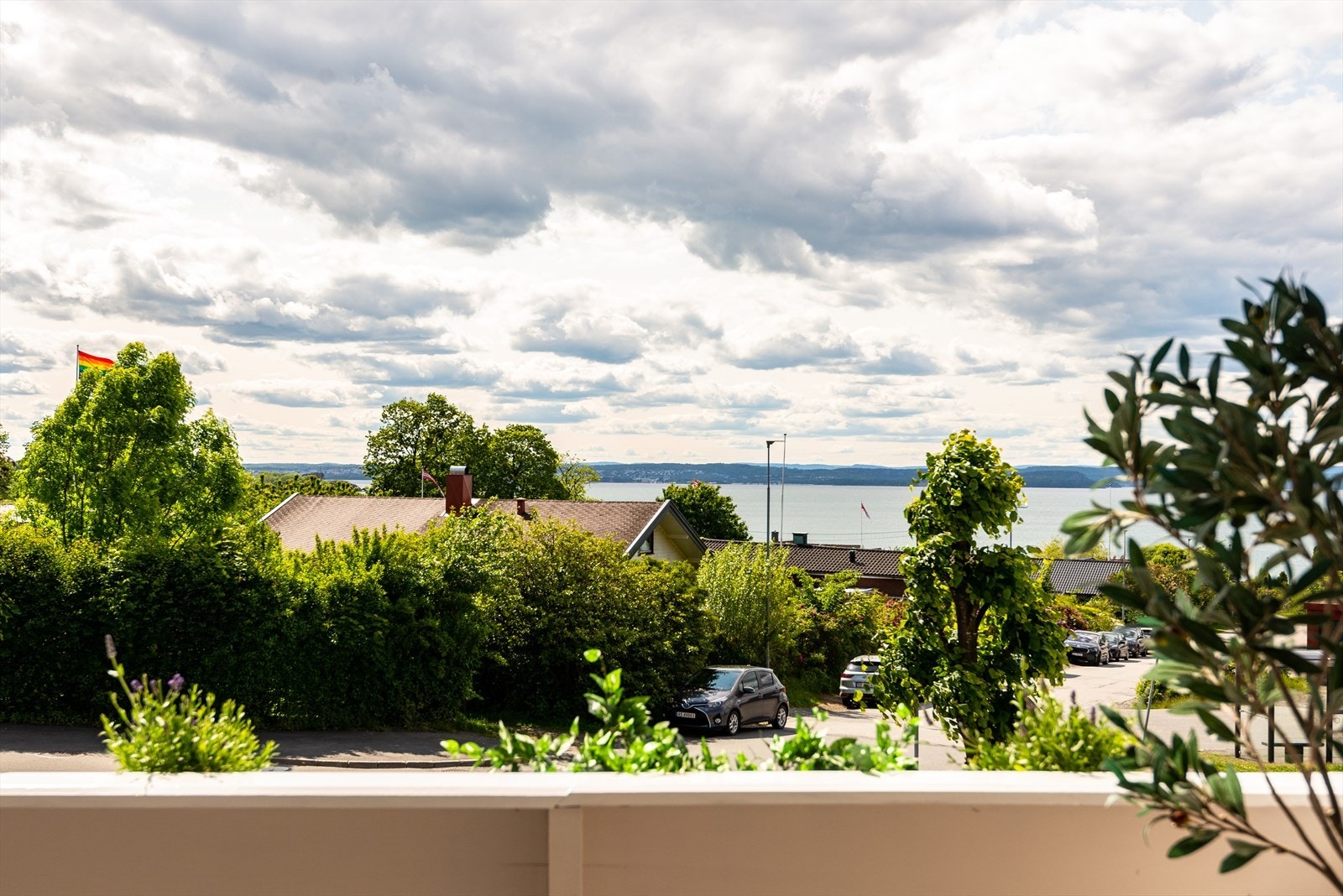 Refsnes er er rolig veletablert boligområde på vestsiden av Jeløy. Området består hovedsakelig av leiligheter og eneboliger. Galleribilde