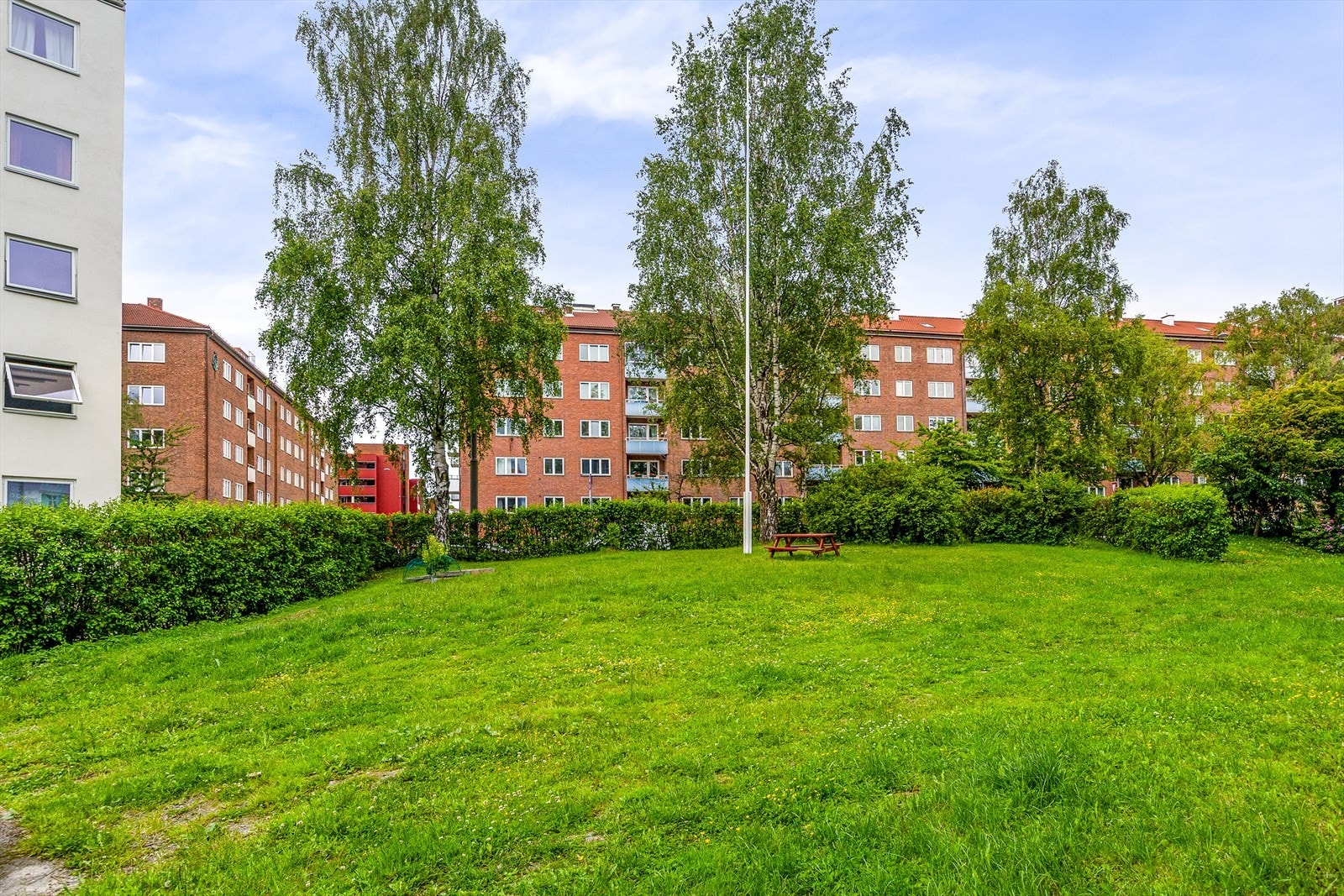 Sameiet består av 173 boligseksjoner og 5 næringsseksjoner. Galleribilde