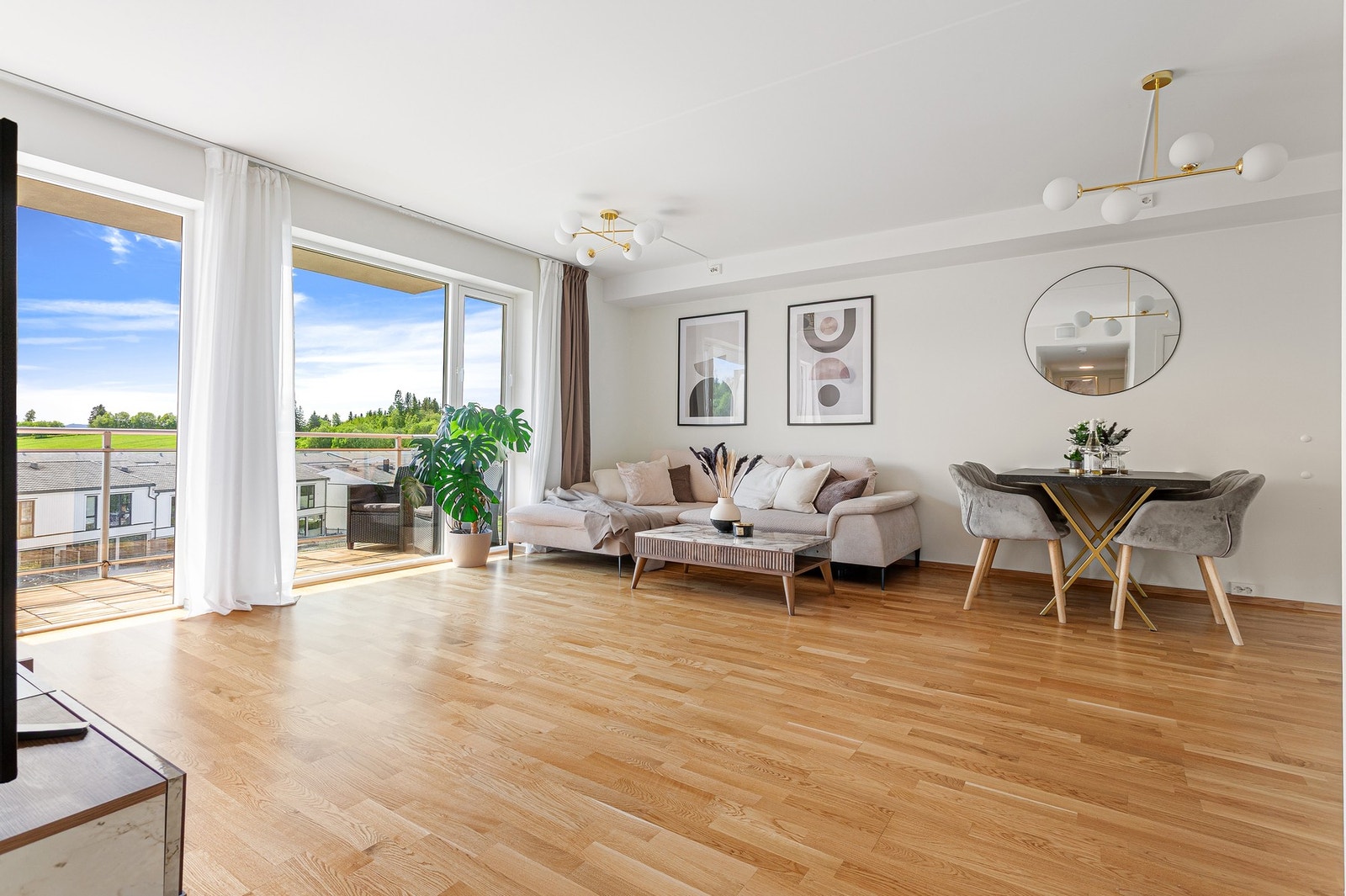 En flott leilighet med herlige sol og utsiktsforhold. Galleribilde