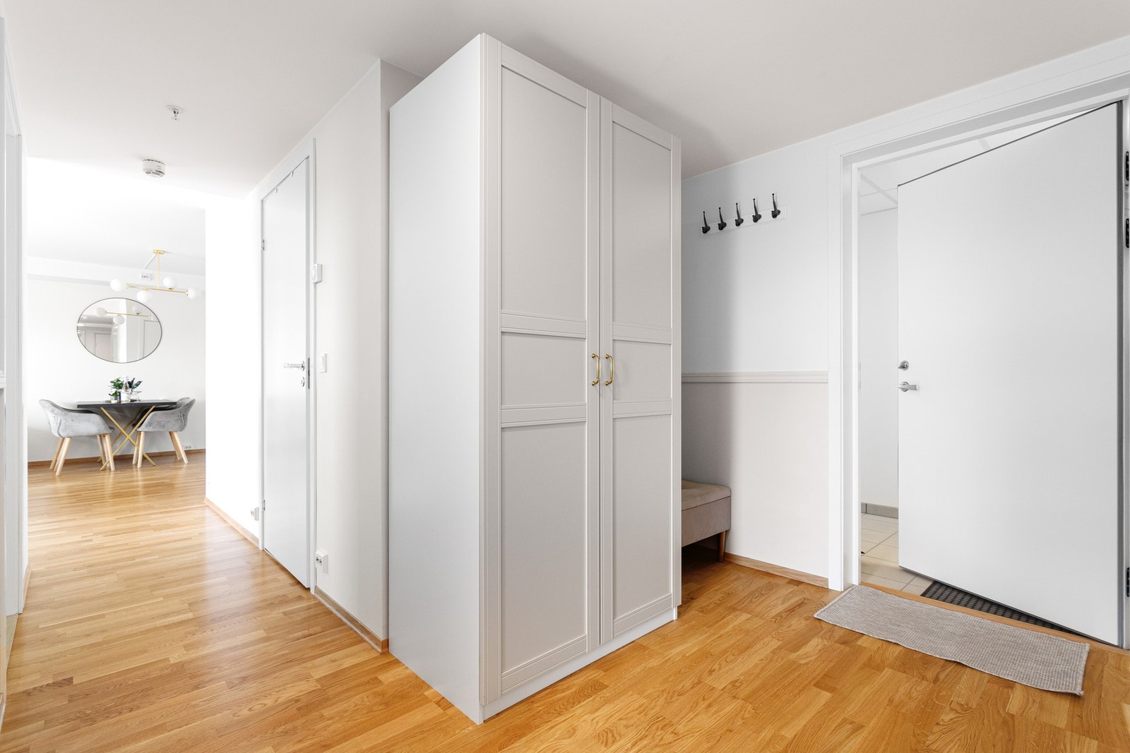 Godt med lagringsplass i entré. Galleribilde