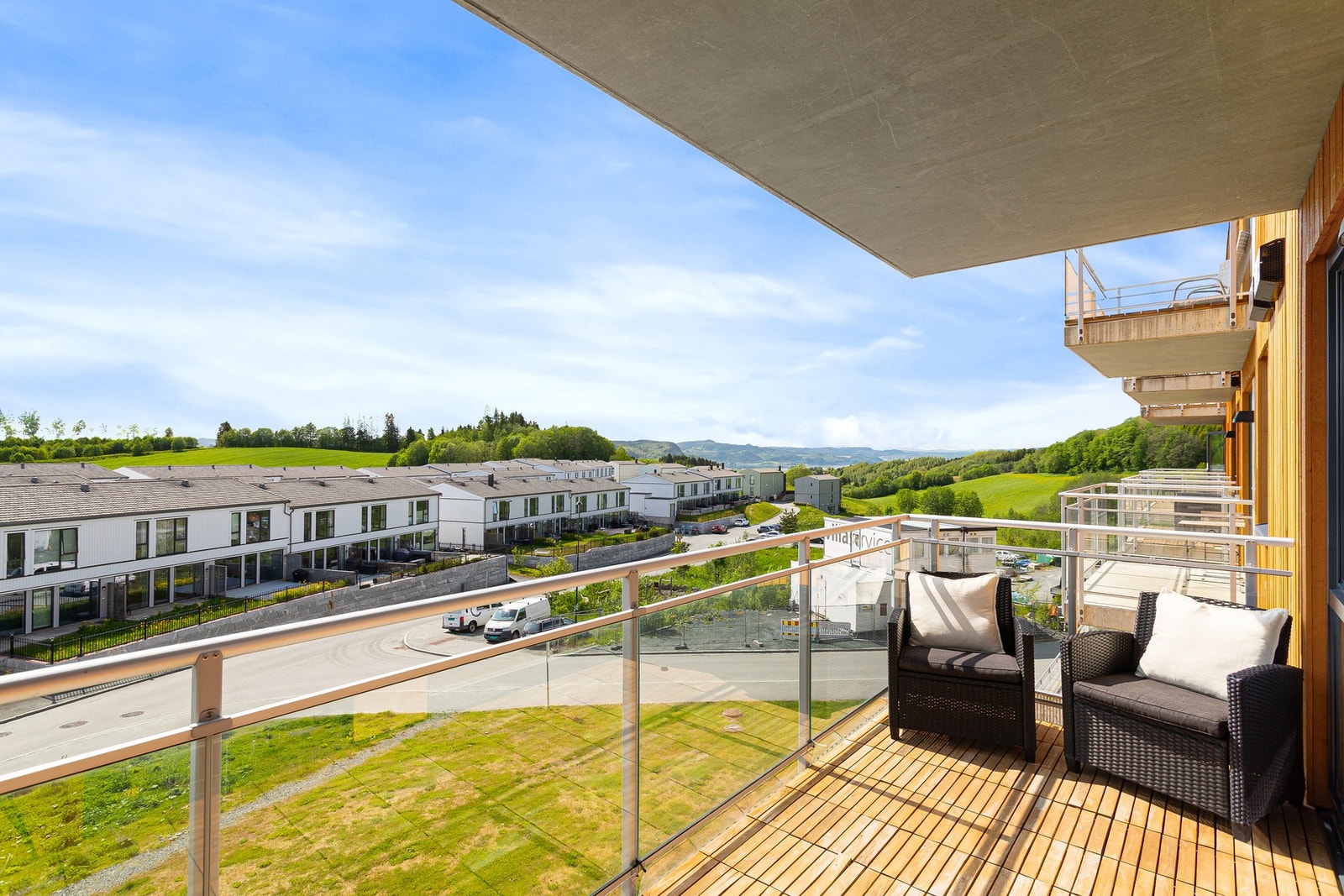 Herlig balkong med fantastiske sol og utsiktsforhold. Galleribilde