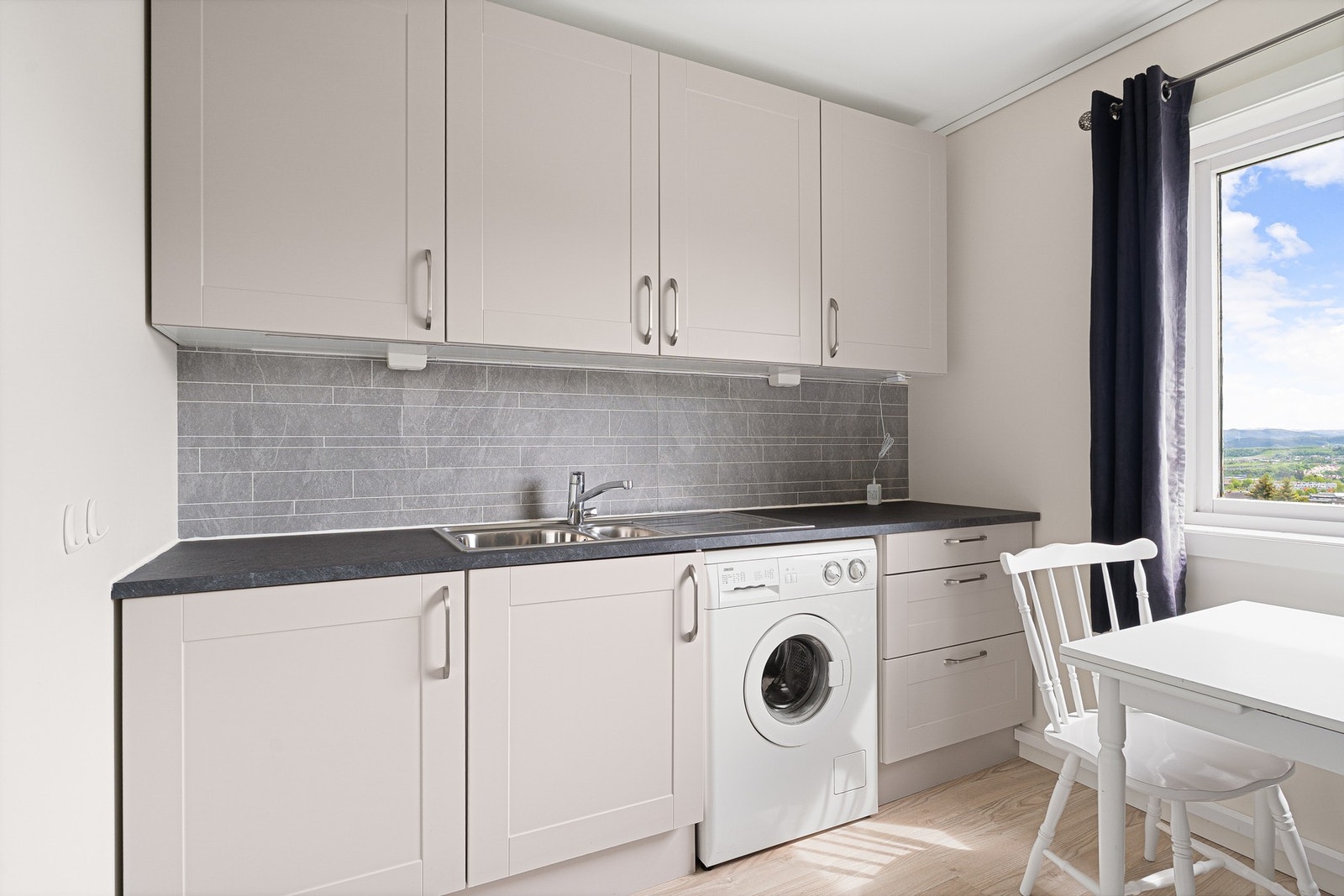 Opplegg til vaskemaskin på kjøkkenet. Galleribilde