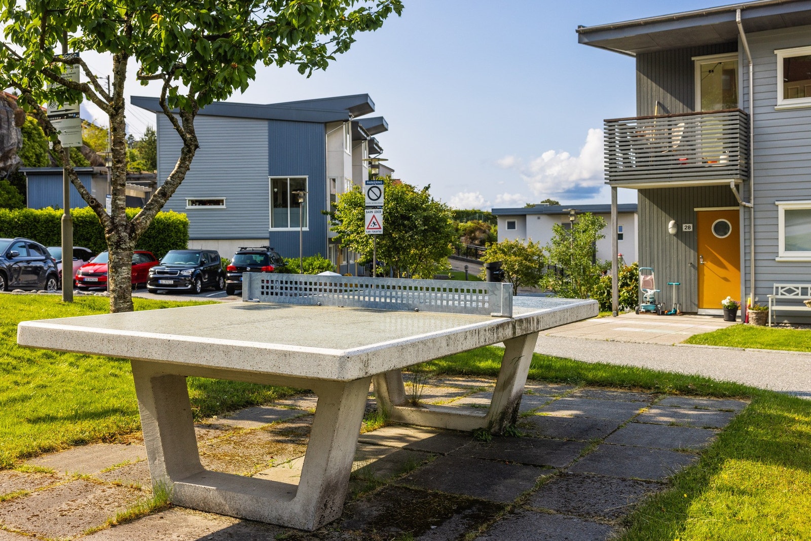 Fellesområdet er flott opparbeidet med bordtennisbord og lekeplasser. Galleribilde