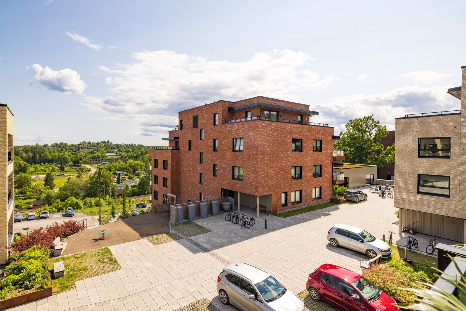 Landås Pluss Sameie er et trivelig sameie med gode fasiliteter og pent opparbeidede fellesområder. Galleribilde