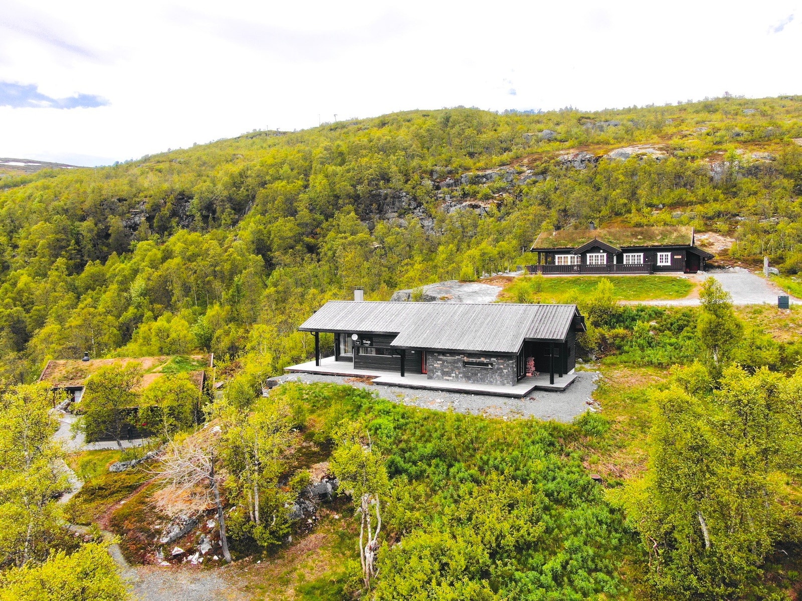 Lokal Eiendomsmegler MNEF/Partner/Økonom - Ådne Holestøl Hognerud har gleden av å presentere denne arkitekttegnede hytten tegnet av Ove Grung Siv.Ark MNAL Galleribilde